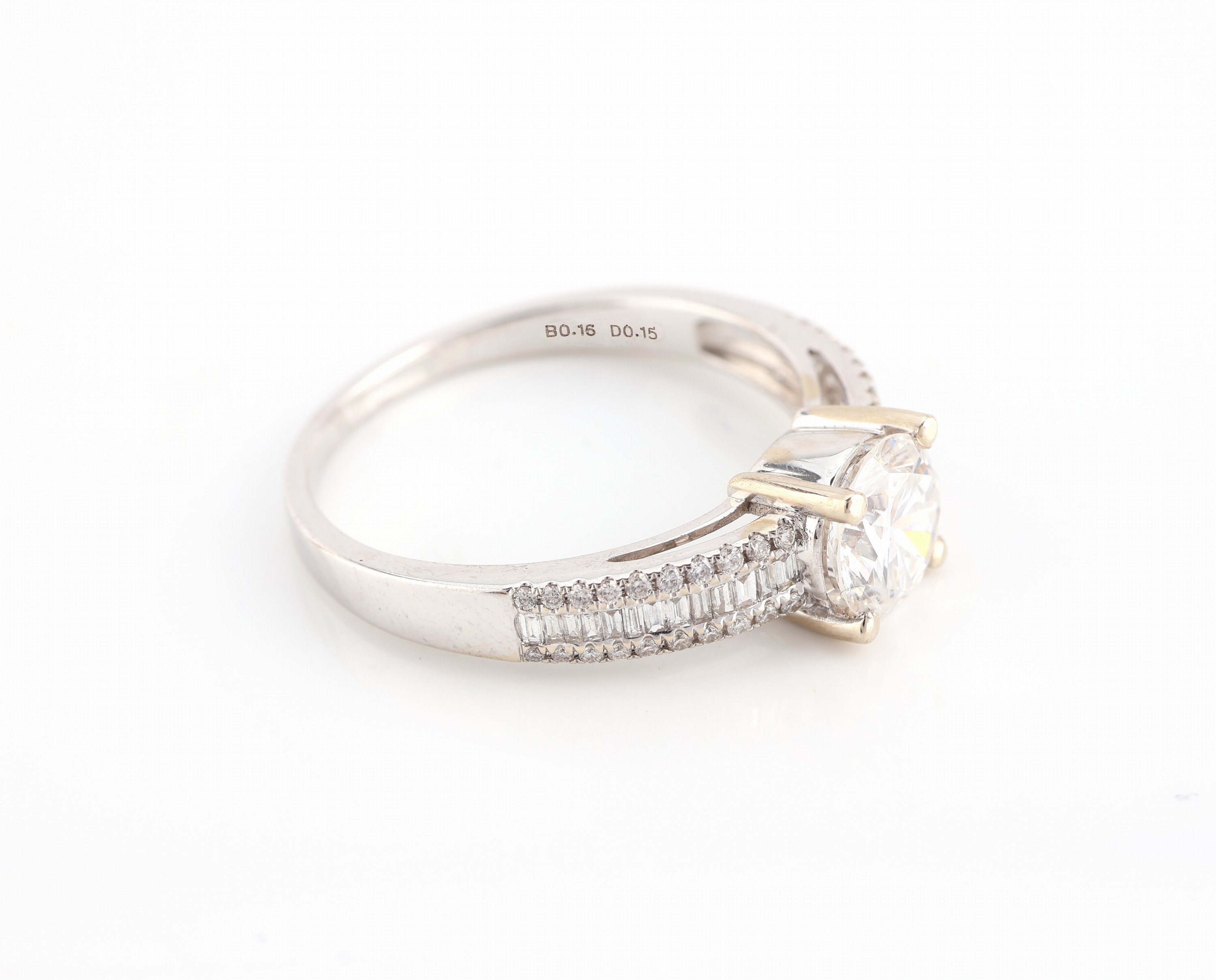 Detail c: 18 kt Gold Diamant-Ring, WG 750/000, mittigerhaben gefasster Brillant ca. 1.03 ct hochfeines Weiß+(D)/vvs2, Ringschultern mit 40Brillanten und 24 ...