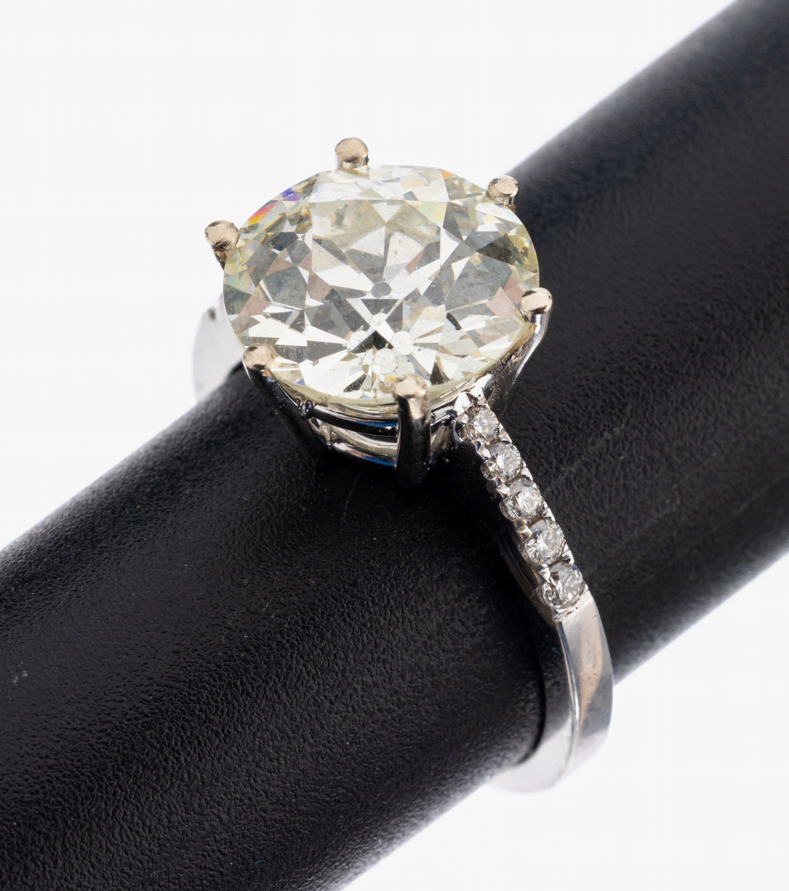 Image 26965376 - 18 kt Gold Diamant-Ring, WG 750/000, mittigAltschliffdiamant ca. 4.61 ct get.Weiß- ...