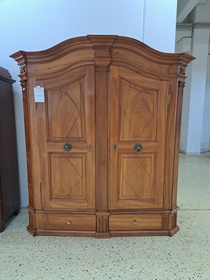 26965439a - Bodenseeschrank, wohl Bregrenzerwald, um 1830, Kirschbaum massiv, zweitürig, ...