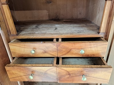 26965439e - Bodenseeschrank, wohl Bregrenzerwald, um 1830, Kirschbaum massiv, zweitürig, ...