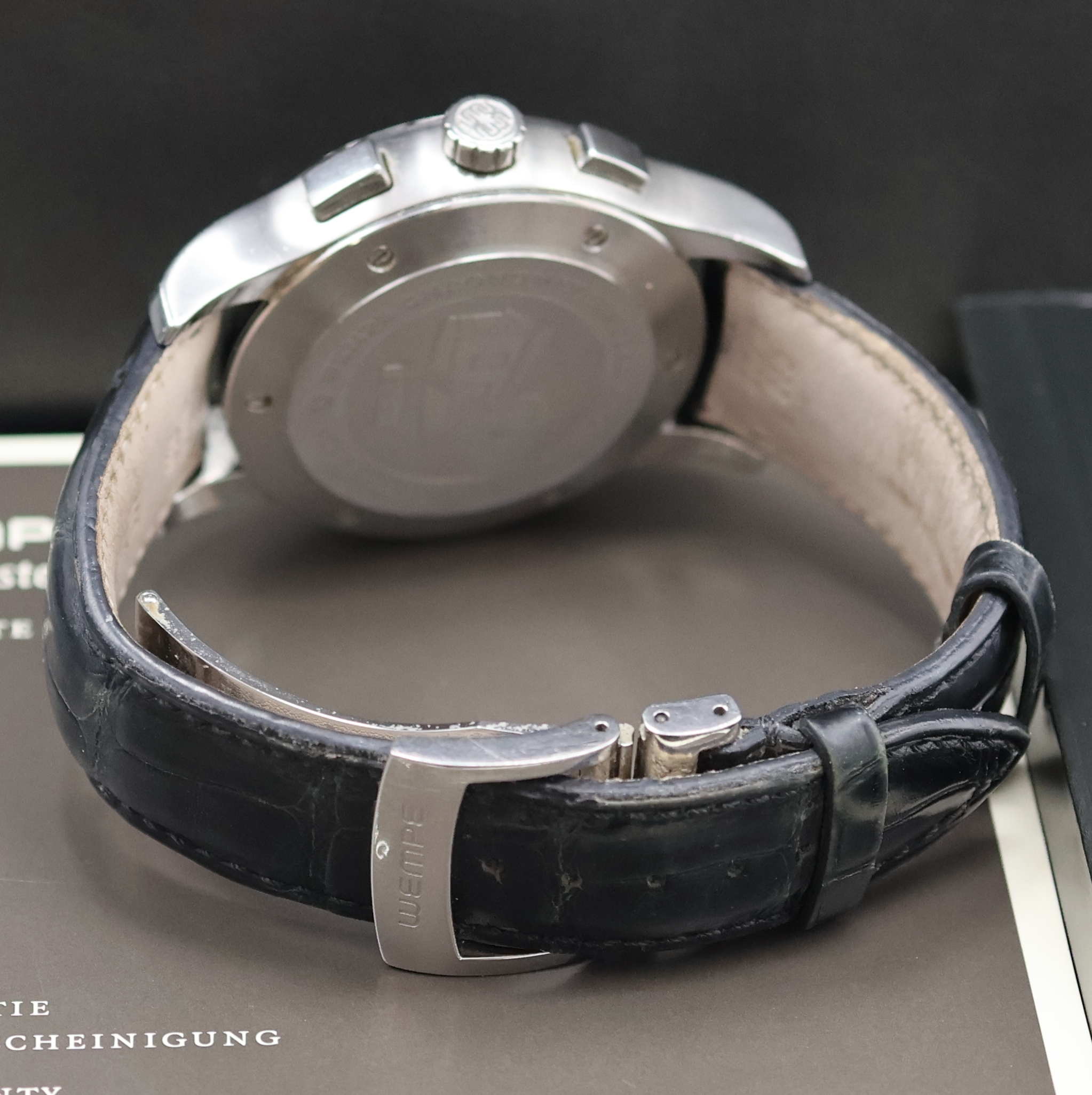 Detail b: WEMPE Armbandchronograph Serie Zeitmeister, Automatik, Edelstahlgeh. inkl. Lederband m. orig. Faltschl., Boden m. Darst. Sternwarte 6-fach verschr., ...
