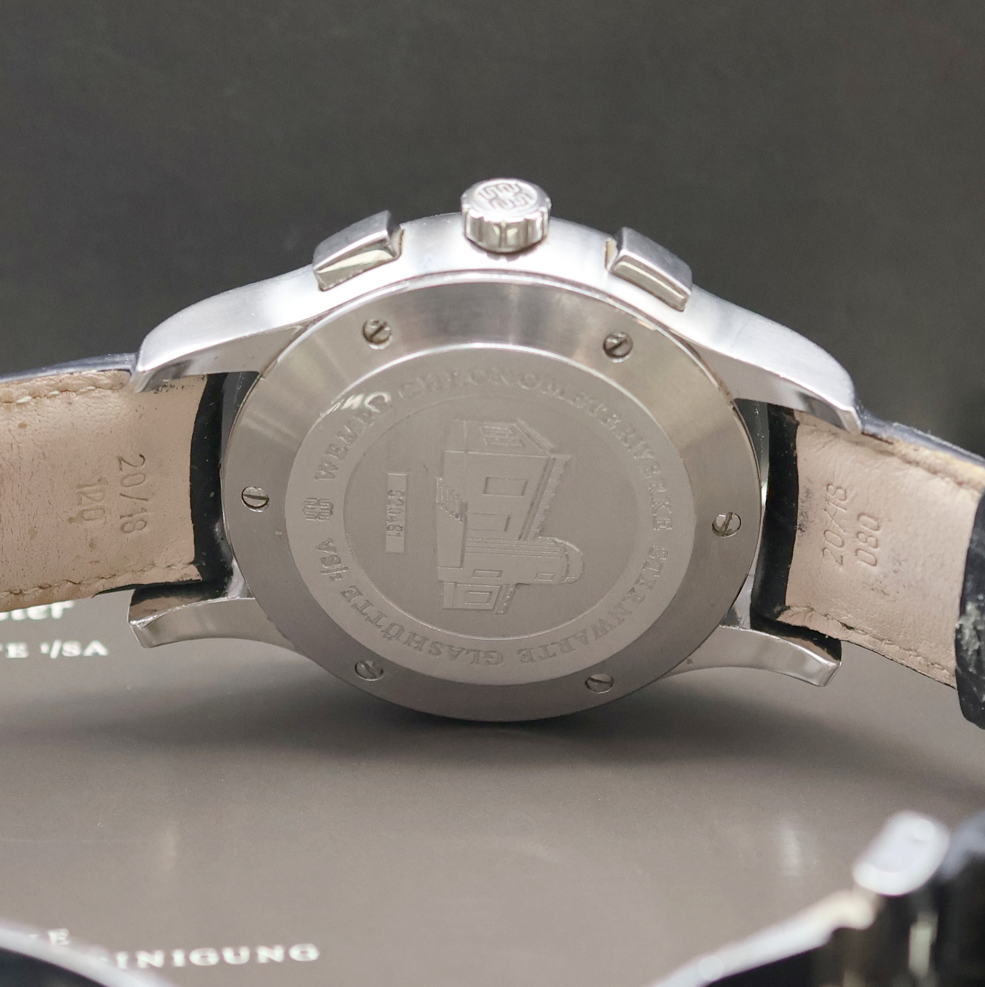 Detail d: WEMPE Armbandchronograph Serie Zeitmeister, Automatik, Edelstahlgeh. inkl. Lederband m. orig. Faltschl., Boden m. Darst. Sternwarte 6-fach verschr., ...