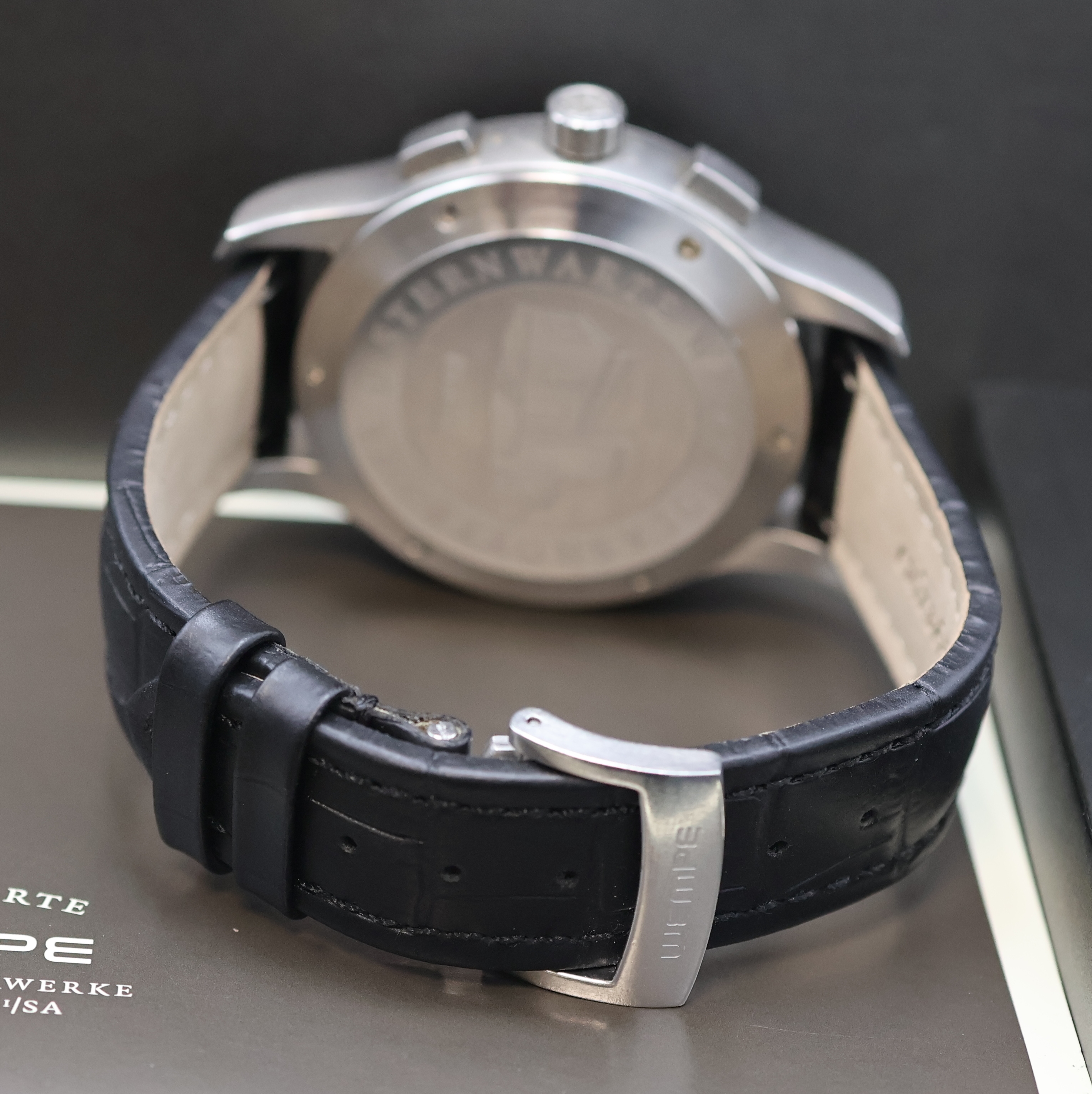 Detail b: WEMPE Zeitmeister Chronograph Fliegeruhr XXL, Automatik, Edelstahlgeh. inkl. Lederband m. orig. Faltschl., Boden m. Darst. Sternwarte 6-fach ...