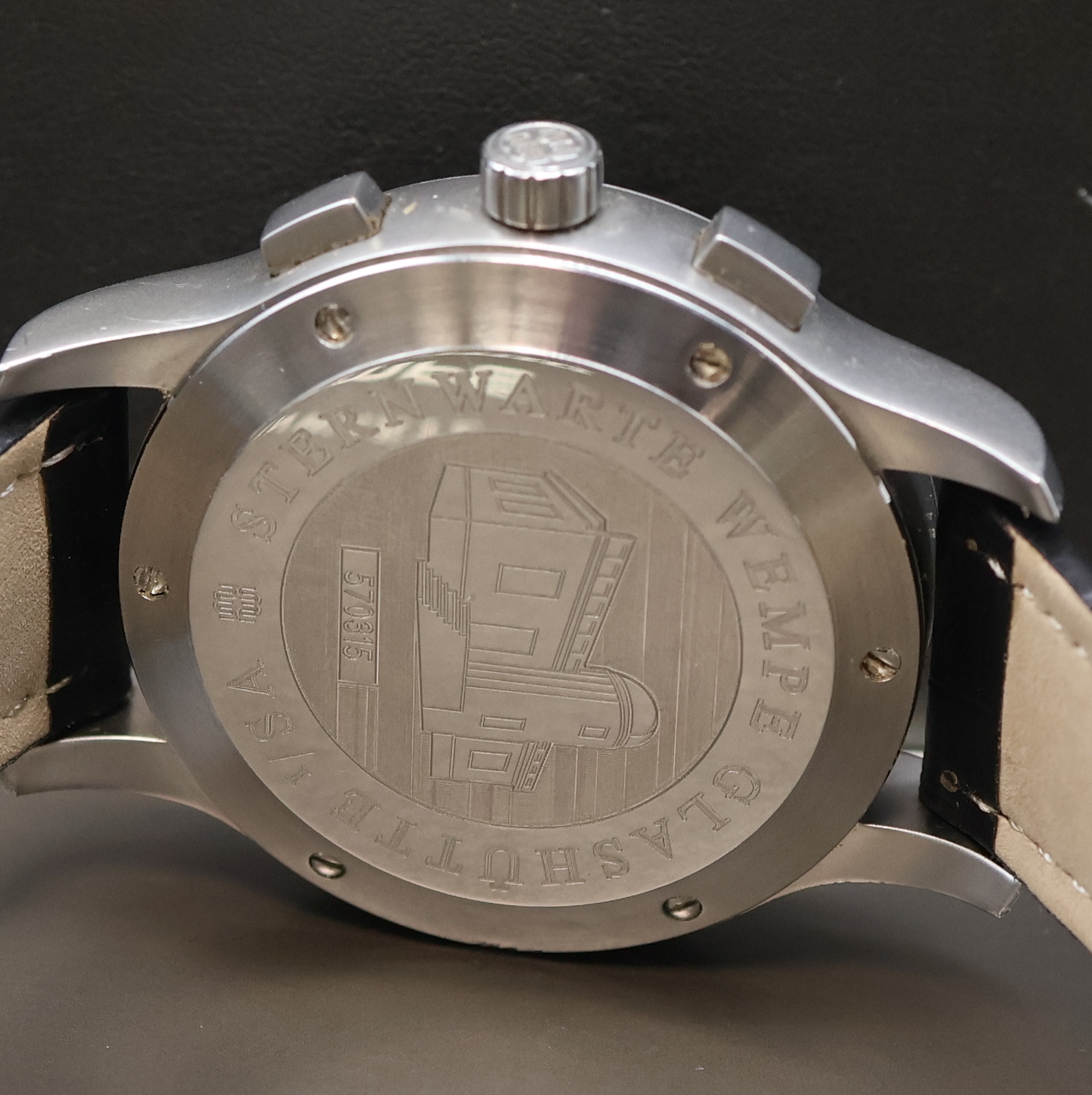 Detail d: WEMPE Zeitmeister Chronograph Fliegeruhr XXL, Automatik, Edelstahlgeh. inkl. Lederband m. orig. Faltschl., Boden m. Darst. Sternwarte 6-fach ...
