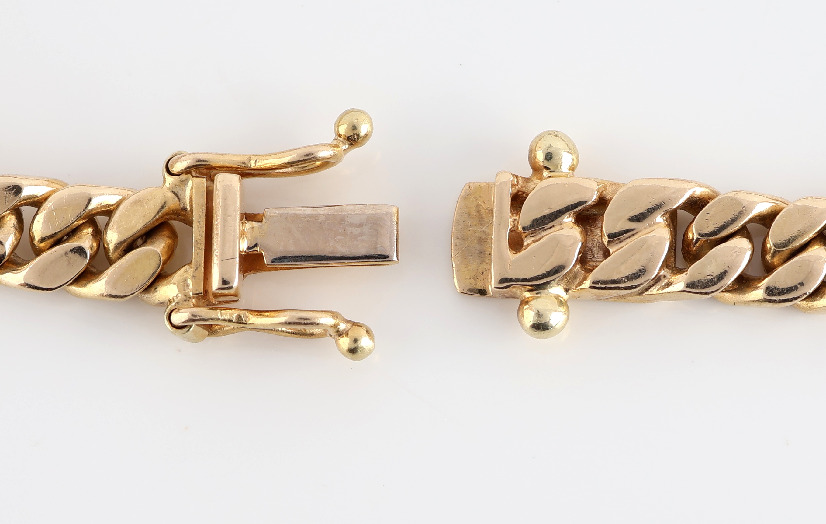Detail a: 14 kt Gold Saphir-Armband, GG 585/000, Flachpanzer, 5 ovale Saphir-Cabochons, L. ca. 19 cm, Kastenschloss mit 2 Sicherheitsachten, ca. 16.0 g