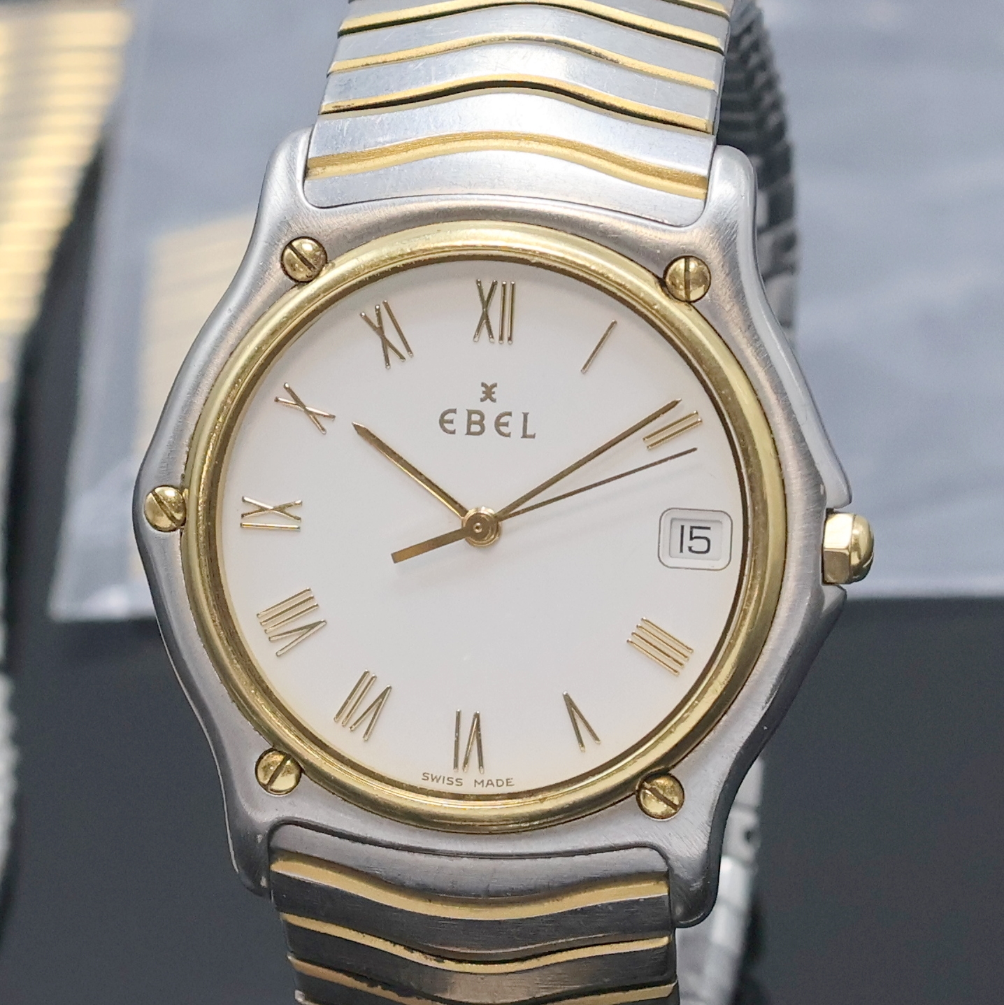 Detail a: Ebel Sportwave Armbanduhr in Stahl/Gold Referenz 1187141, Schweiz um 1995, quarz, Monocoque Geh., orig. Wellengliederband m. dopp. Faltschl., ...