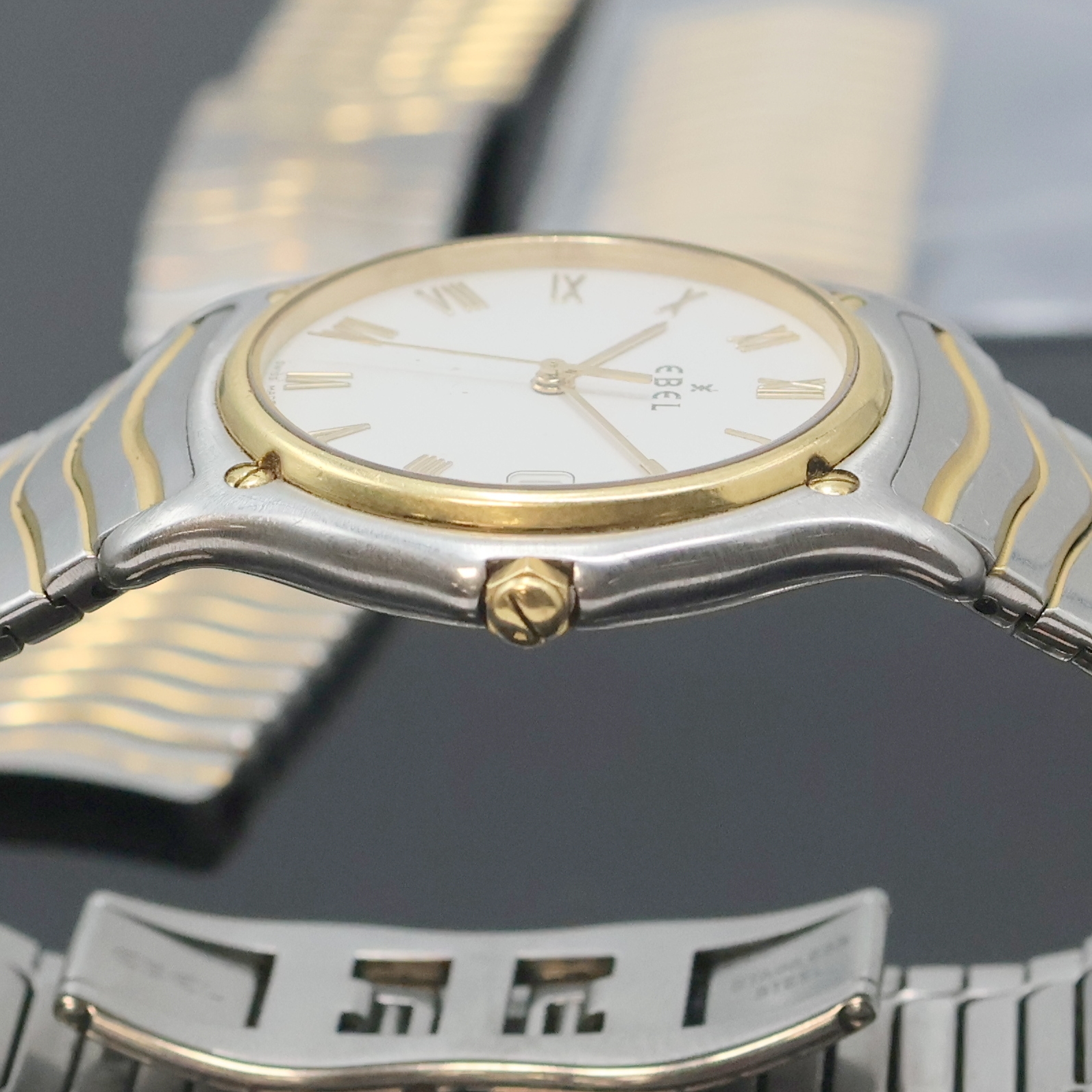 Detail c: Ebel Sportwave Armbanduhr in Stahl/Gold Referenz 1187141, Schweiz um 1995, quarz, Monocoque Geh., orig. Wellengliederband m. dopp. Faltschl., ...