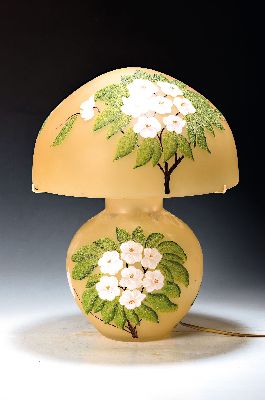 Image 26965616 - Tischlampe, Frankreich, 1930er Jahre, apricotfarbenes Glas, bemalt mit grünen ...