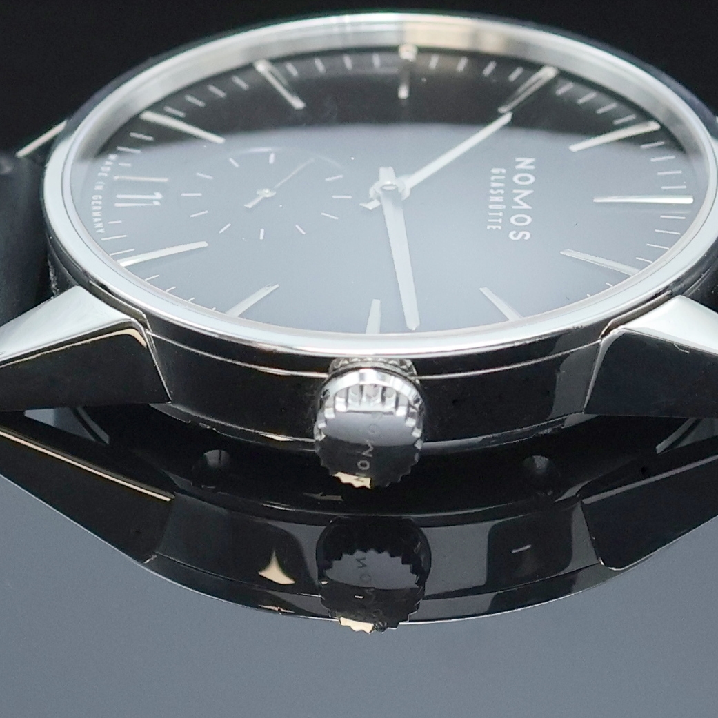 Detail c: NOMOS Zürich Automatik große Armbanduhr in Stahl, Deutschland um 2020, beids. vergl. Geh., Boden 6-fach verschr., orig. Lederband m. orig. ...