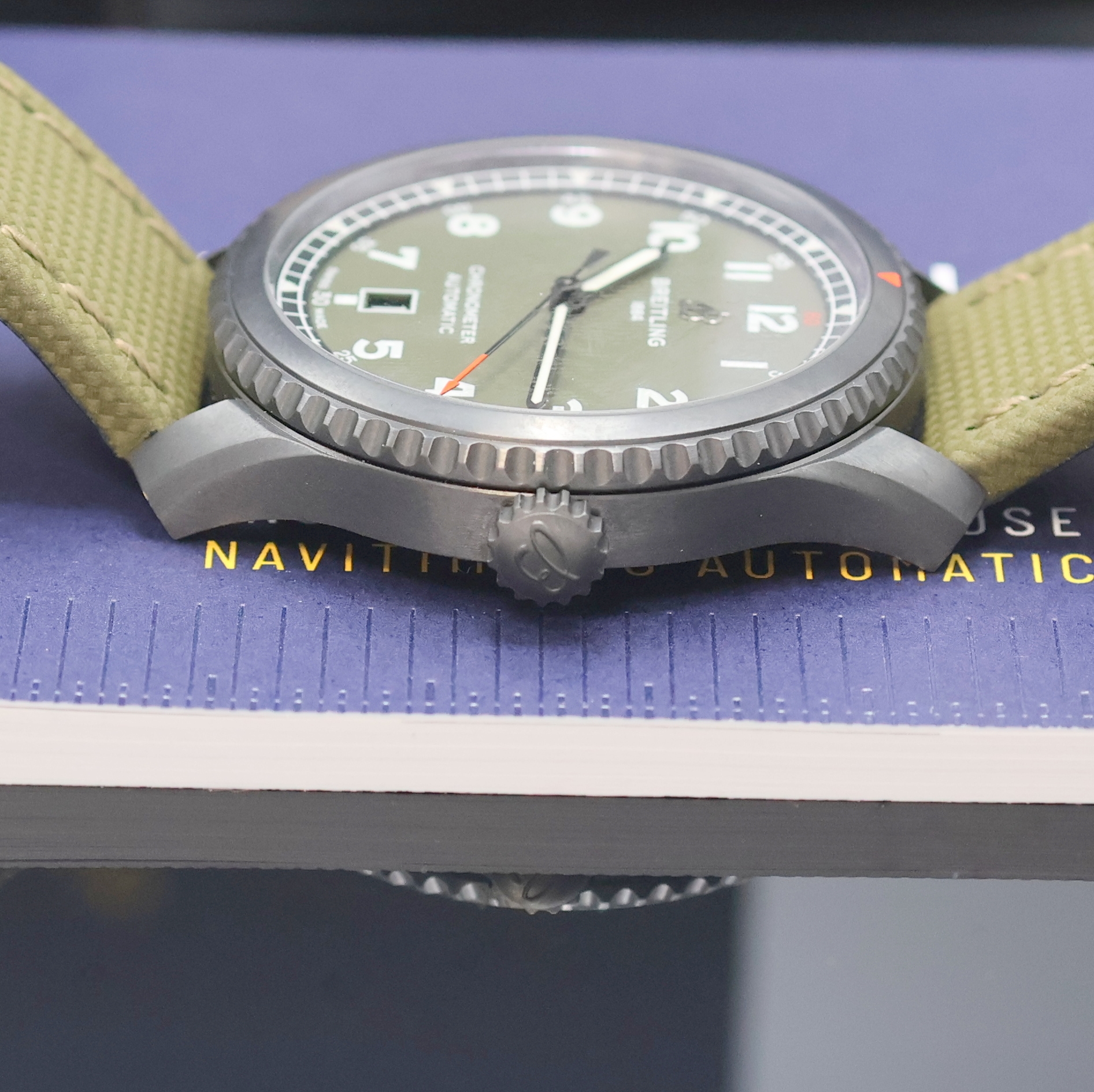 Detail c: BREITLING Aviator 8 Black Steel Curtiss Warhawk Armbandchronometer Referenz M17315, Automatik, Schweiz um 2020, geschw. Edelstahlgeh. inkl. orig. ...
