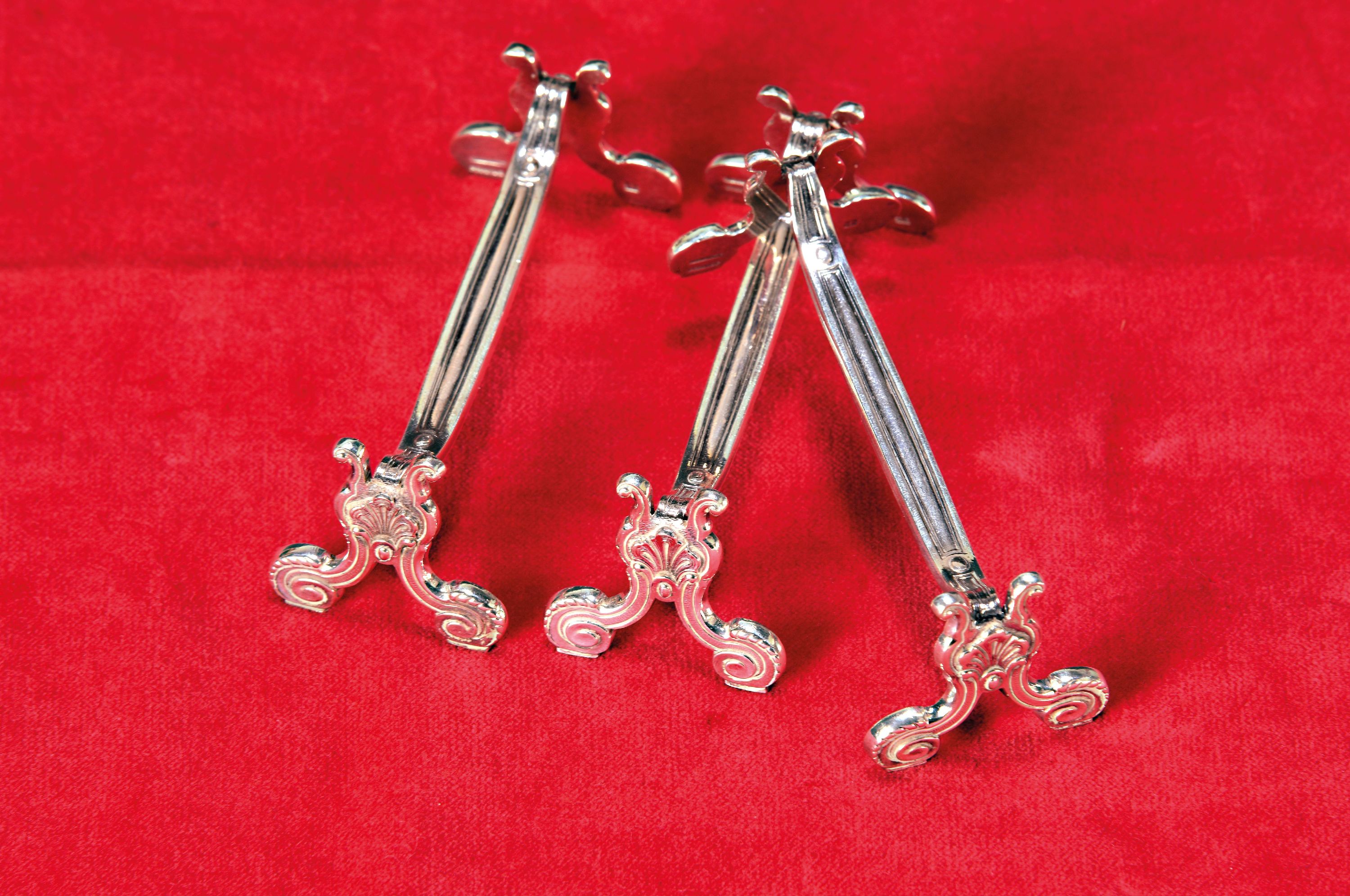Detail b: 12 Messerbänkchen, Christofle, Paris, 2. Hälfte 20. Jh., Metall versilbert, orig. Karton, ca. 3.3 x 10 cm