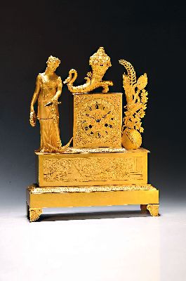 Image 26965741 - Pendule, Frankreich um 1820, verzierte und feuervergoldete Bronze, seitlich und hinten ...