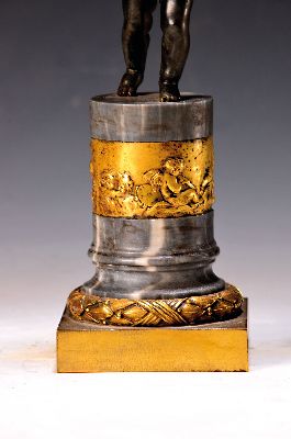 26965743b - Paar Bronzeleuchter, Frankreich, um 1770/80, Amoretten mit Rosen, je zwei Brennstellen, ...