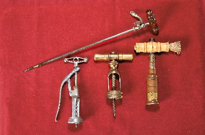 Image 26965748 - 4 Korkenzieher, Anfang 20. Jh., Glockenkorkenzieher mit Beingriff und Pinsel, Patent, H. ...