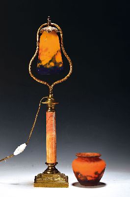 Image 26965756 - Tischlampe und Vase, Muller Fréres, 20er Jahre, stil. Säulenfuß mit ...