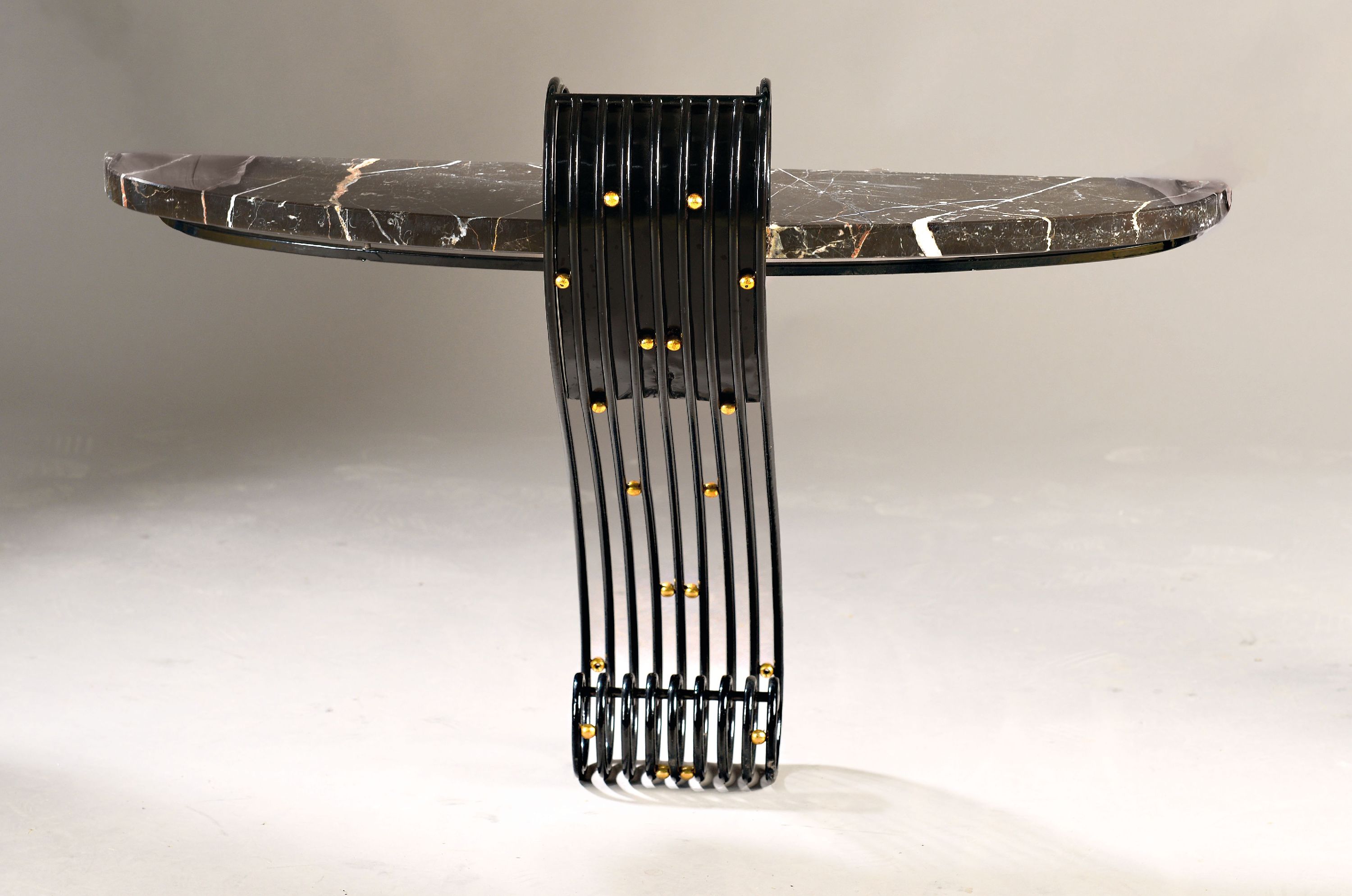 Image 26966374 - Art-Deco-Wandkonsole, Frankreich, 30/40er Jahre, schwarz gefasste Metallfassung mit ...