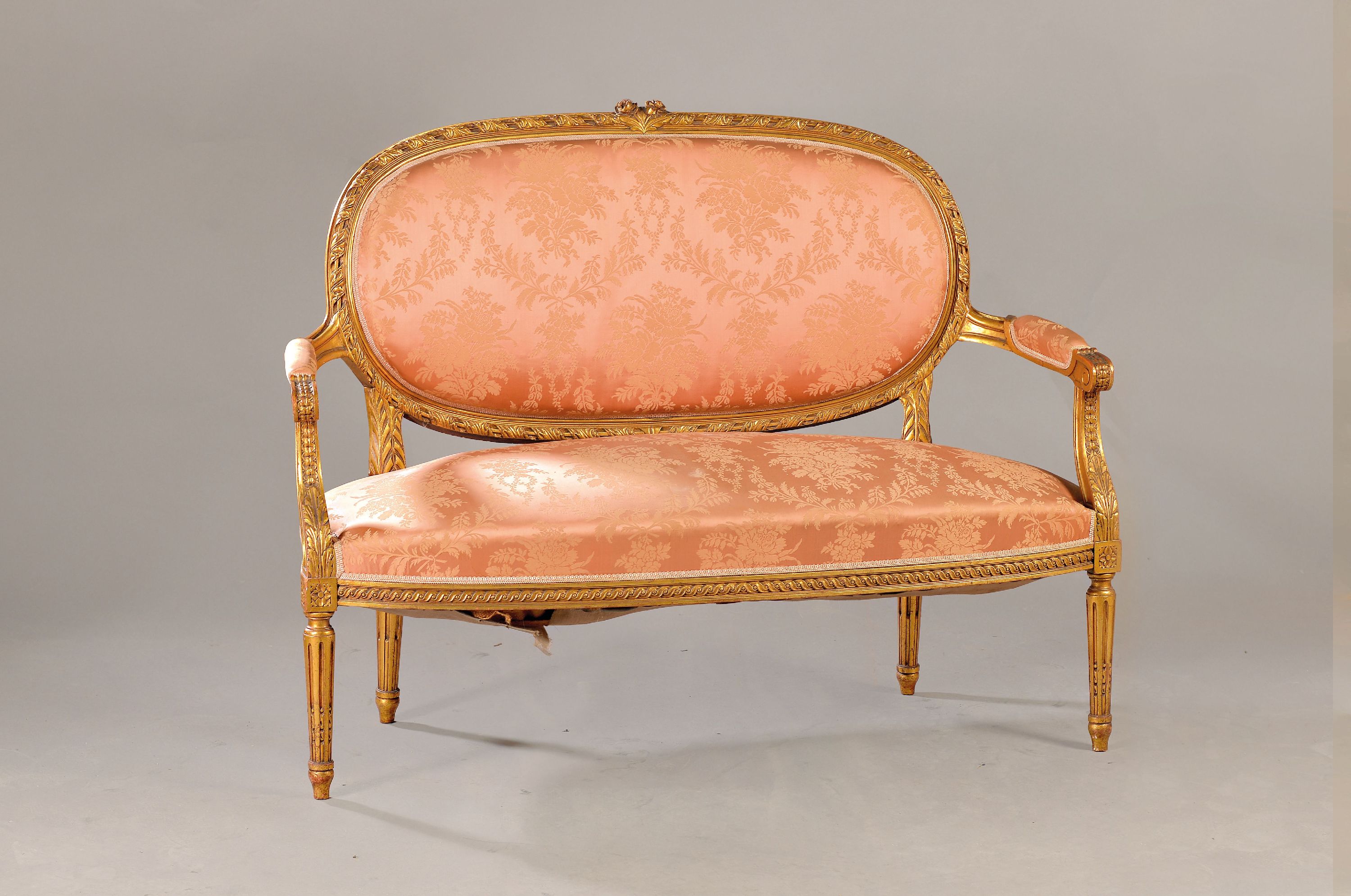 Detail a: Salongarnitur, Frankreich, um 1880, bestehend aus: Sofa, Paar Armlehnstühlen, Paar Stühlen und ovalem Tisch, Holz in gold gefaßt, aufwendige ...