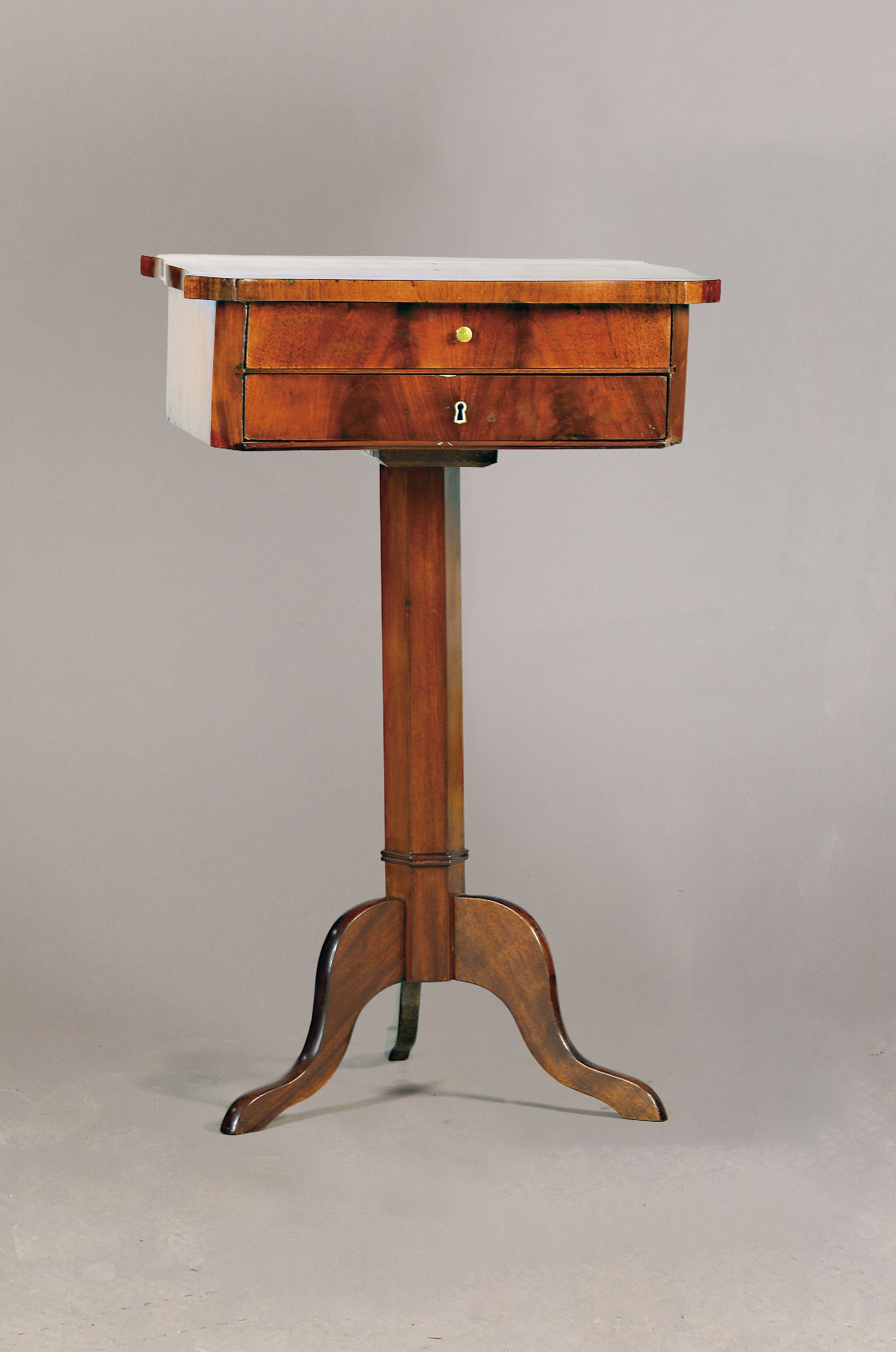 Image 26966443 - Biedermeier Beistelltisch, norddeutsch, um 1840/50, Mahagonifurnier, 2 Schubladen, 1 ...