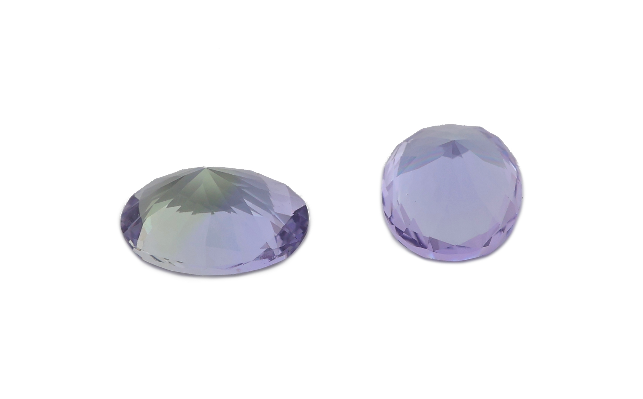 Detail a: Tansanit-Paar, ovalfacett. zus. ca. 2.18 ct