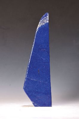 Image 26966400 - Großer Lapislazuli in Freiform, Afghanistan, ca. 4,8 kg, aufrechte zugespitzte ...