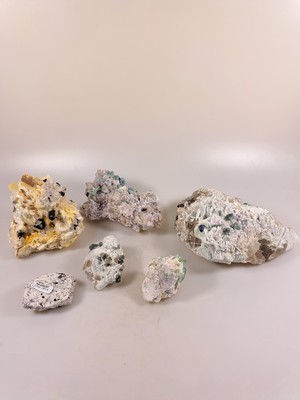26966407a - Konvolut aus 6 Turmalinen in Quarz, Afghanistan, blaue, türkisfarbene und schwarze ...