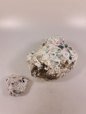 26966407c - Konvolut aus 6 Turmalinen in Quarz, Afghanistan, blaue, türkisfarbene und schwarze ...