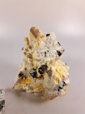 26966407h - Konvolut aus 6 Turmalinen in Quarz, Afghanistan, blaue, türkisfarbene und schwarze ...
