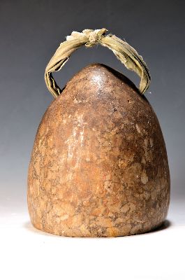 Image 26966408 - Schwerer Ritualstein bzw. Steingewicht, Afghanistan, 19.Jh., massiver grau-beige ...