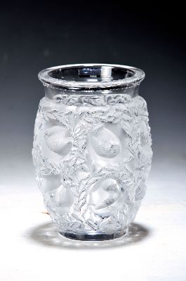 Image 26966420 - Glasvase, Lalique, Frankreich, 1980/90er-Jahre, farbloses Glas, Wandung im Hochrelief, ...