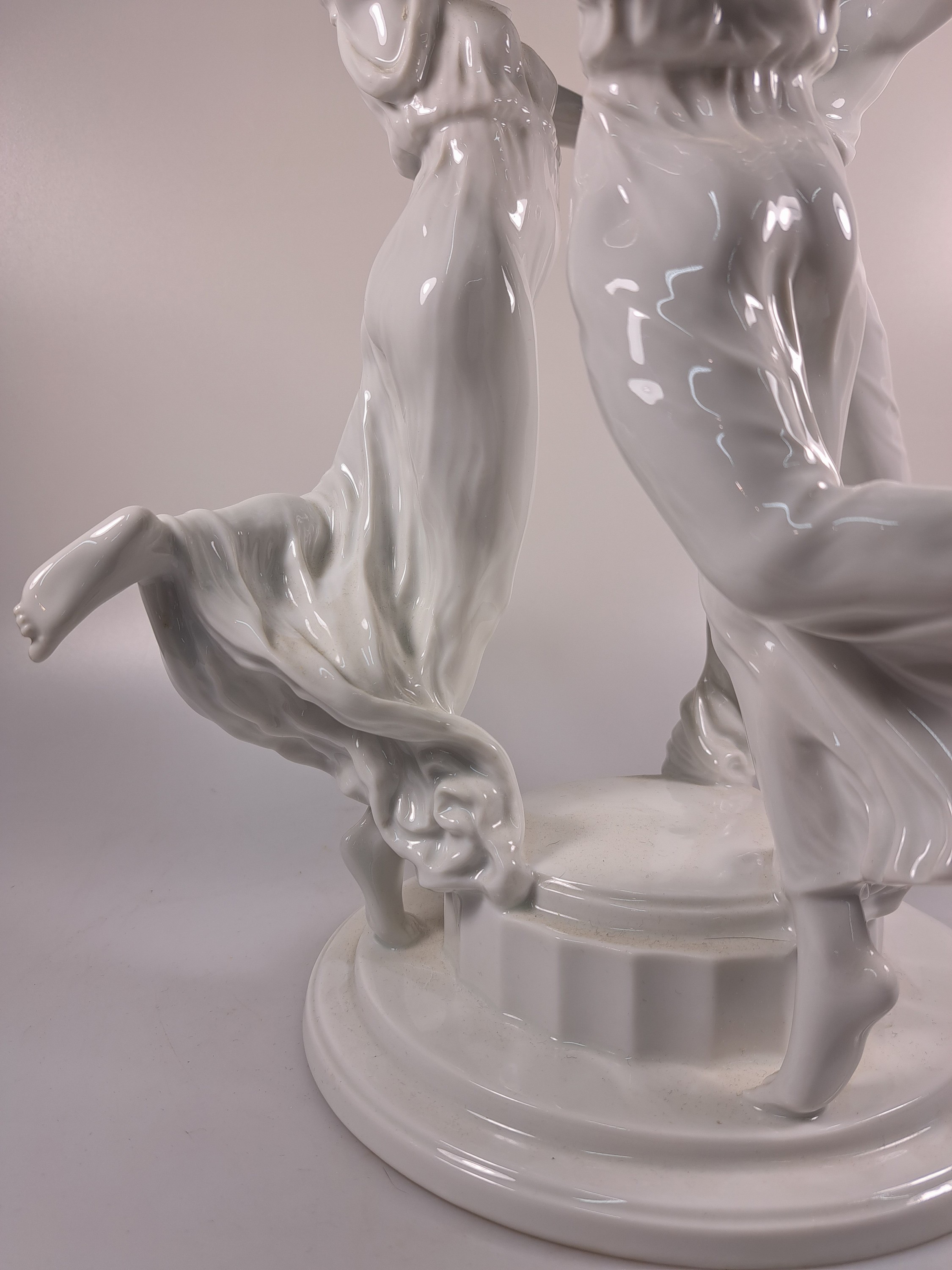 Detail e: Porzellangruppe/-Figur, Rosenthal, "Festreigen", Entwurf Karl Himmelstoss um 1913, frühe Ausformung um 1915-20, Rosenthal Selb Bavaria, ...