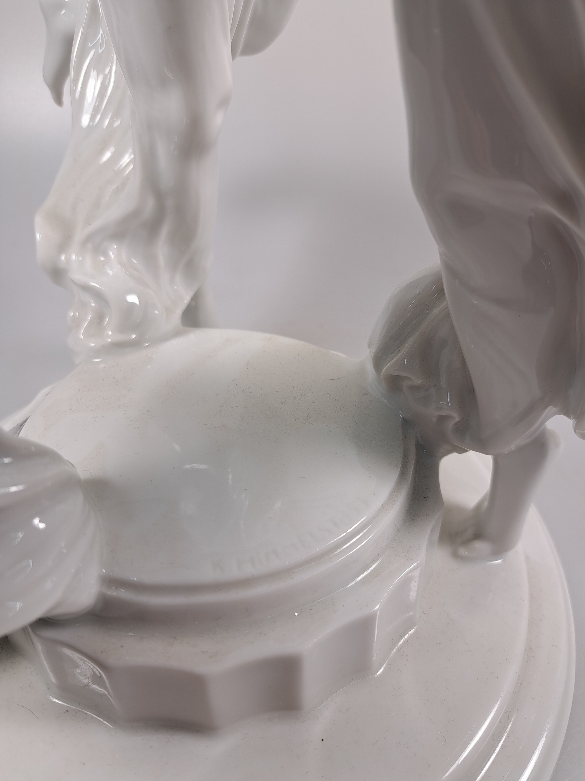 Detail g: Porzellangruppe/-Figur, Rosenthal, "Festreigen", Entwurf Karl Himmelstoss um 1913, frühe Ausformung um 1915-20, Rosenthal Selb Bavaria, ...