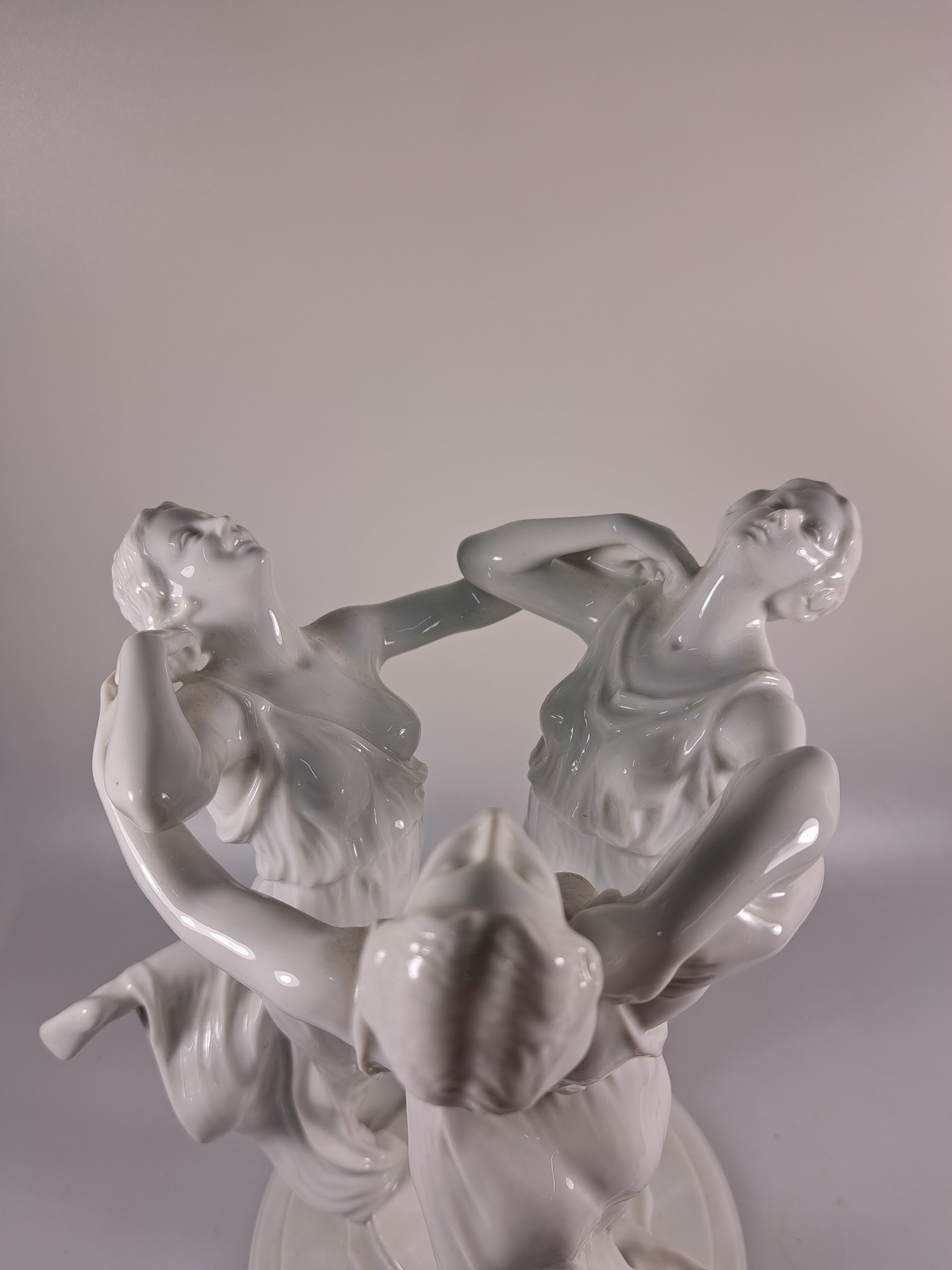 Detail h: Porzellangruppe/-Figur, Rosenthal, "Festreigen", Entwurf Karl Himmelstoss um 1913, frühe Ausformung um 1915-20, Rosenthal Selb Bavaria, ...