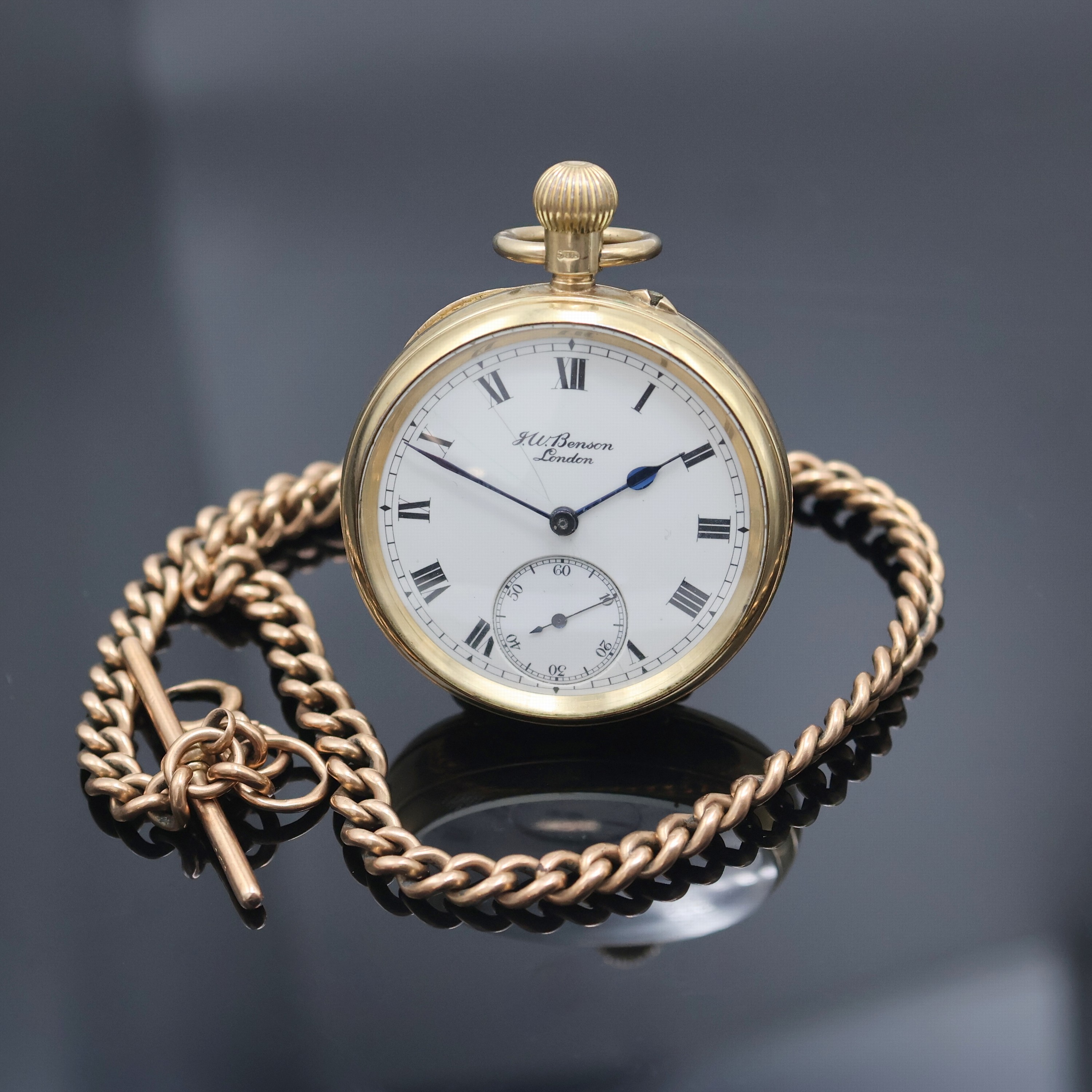 J.W.BENSON offene Taschenuhr in GG 375/000 mit Kette in RG 375/000, London um 1932, glattes Geh. dell., Rückdeckel m. Monogramm, Goldcuvette, ...