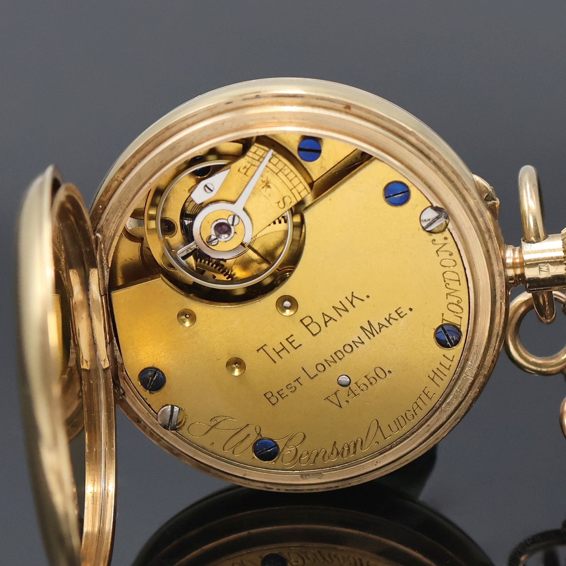 Detail e: J.W.BENSON offene Taschenuhr in GG 375/000 mit Kette in RG 375/000, London um 1932, glattes Geh. dell., Rückdeckel m. Monogramm, Goldcuvette, ...