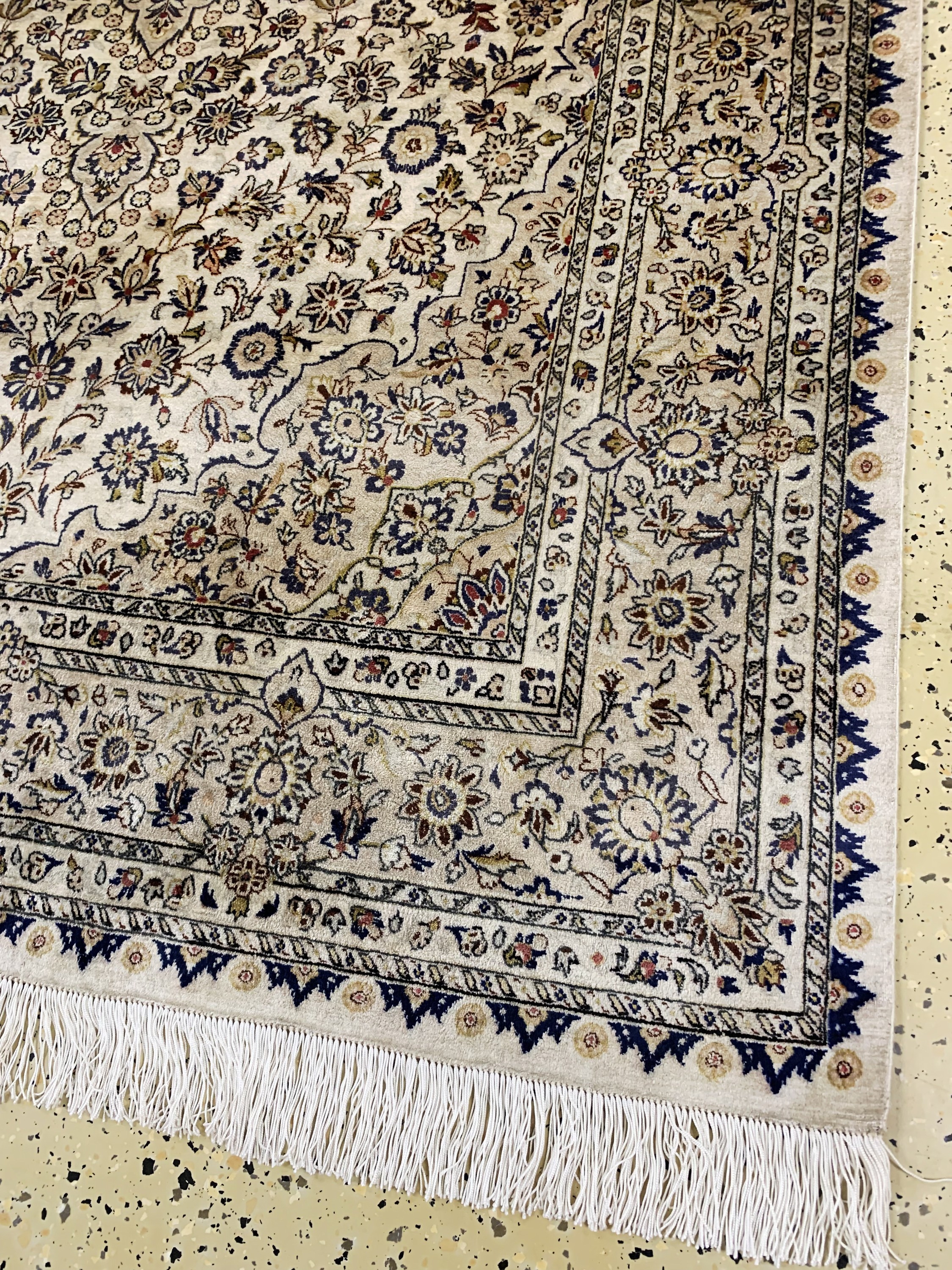 Detail a: Keschan Seide fein, Persien, signiert "Falah", Ende 20.Jhd, reine Naturseide, ca. 202 x 135 cm, EHZ: 2(Fransen erneuert)