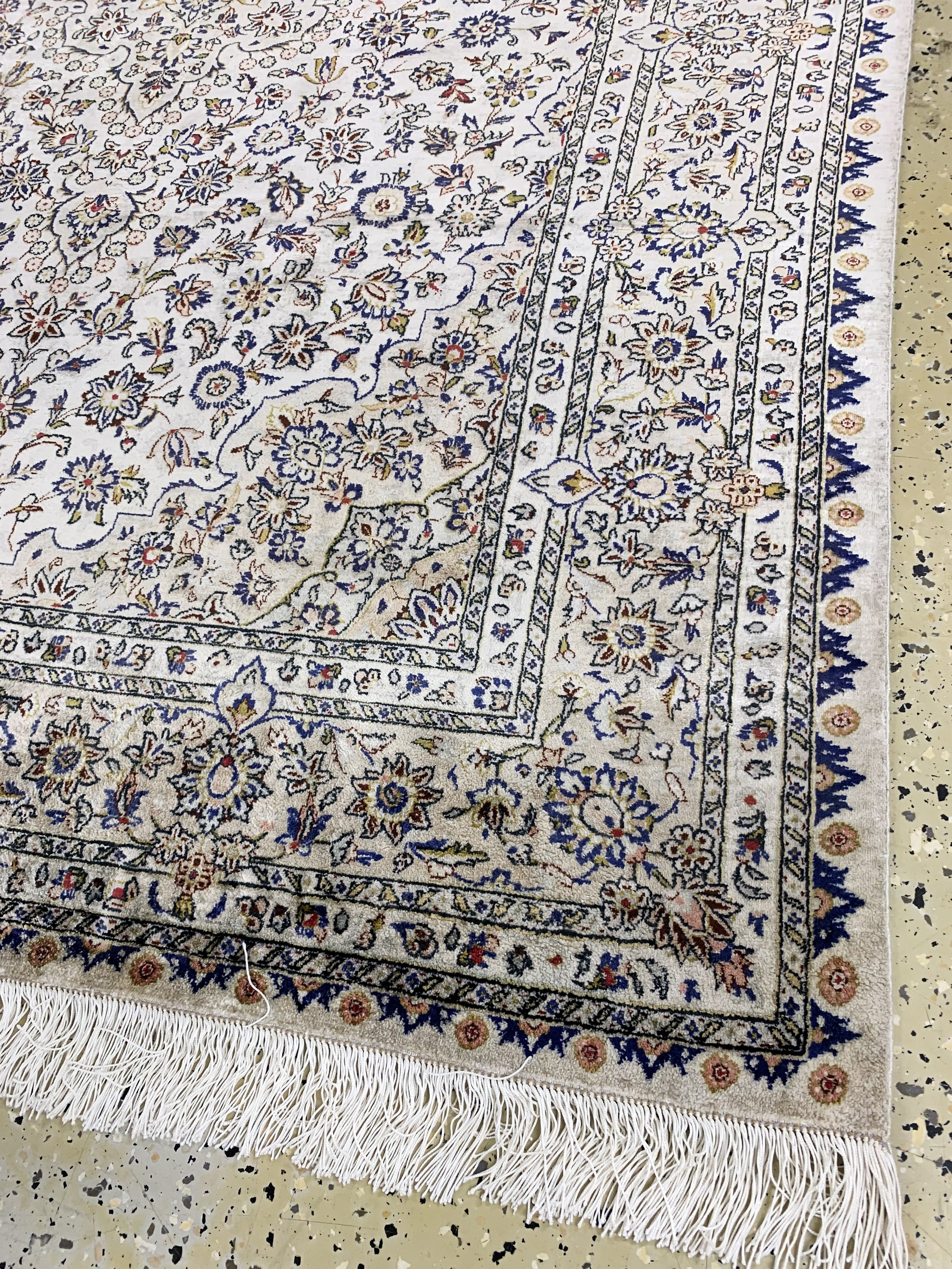 Detail e: Keschan Seide fein, Persien, signiert "Falah", Ende 20.Jhd, reine Naturseide, ca. 202 x 135 cm, EHZ: 2(Fransen erneuert)