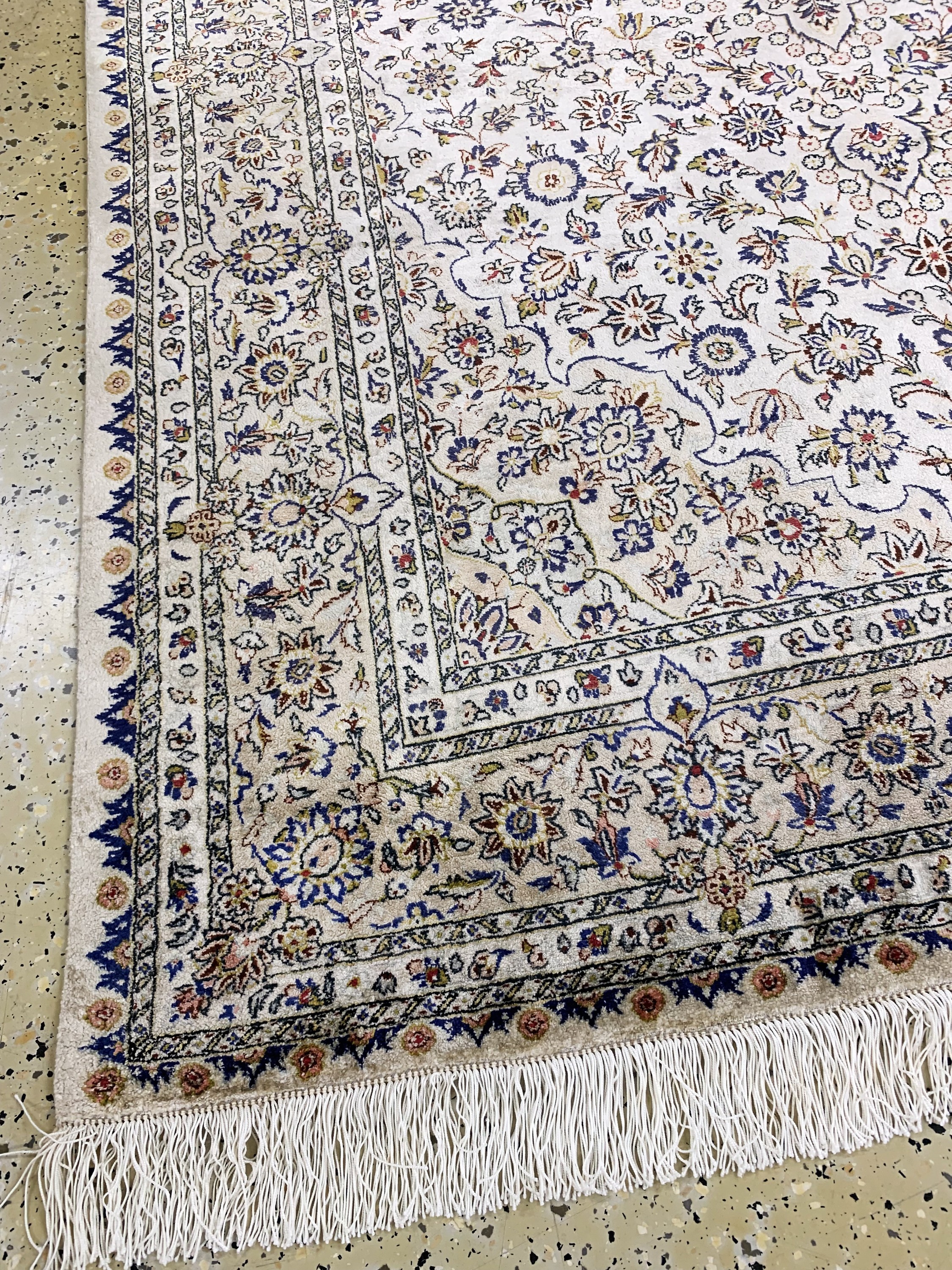 Detail g: Keschan Seide fein, Persien, signiert "Falah", Ende 20.Jhd, reine Naturseide, ca. 202 x 135 cm, EHZ: 2(Fransen erneuert)