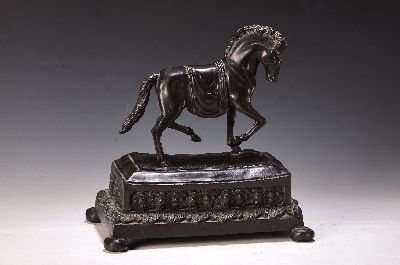 Image 26966537 - Bronzefigur, 2. Hälfte 20. Jh., Pferd auf Postament, nach altem Vorbild, ca. 28 x ...
