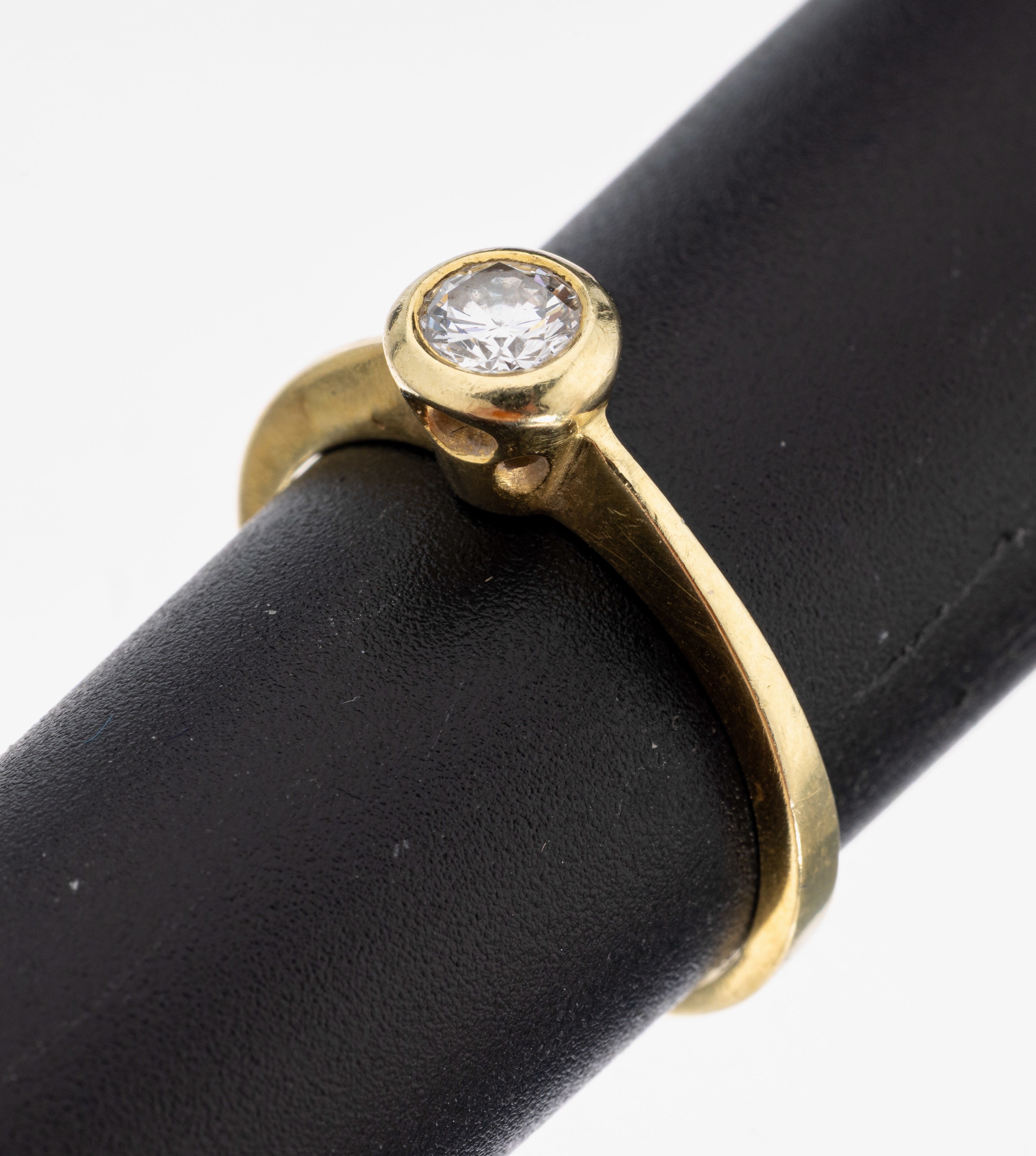 14 kt Gold Brillant-Ring, GG 585/000, Brillant ca. 0.40 ct (grav.) Weiß/si, ca. 3.5 g, RW 58.5