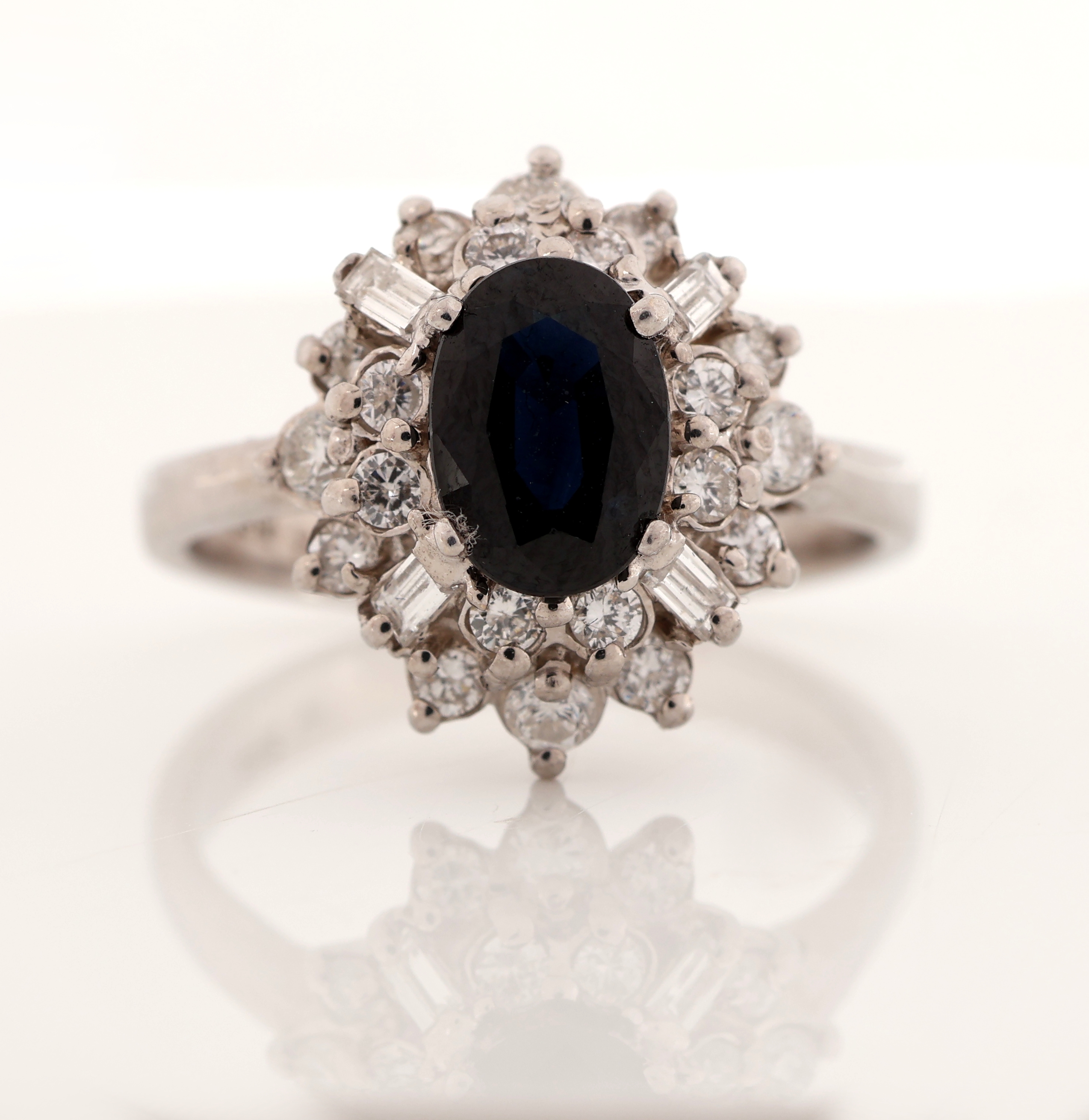 Detail a: 14 kt Gold Saphir-Diamant-Konvolut, WG 585/000, best. aus: Ring und Anhänger, 2 ovalfacett. Saphire zus. ca. 1.80 ct, 30 Brillanten und 4 ...