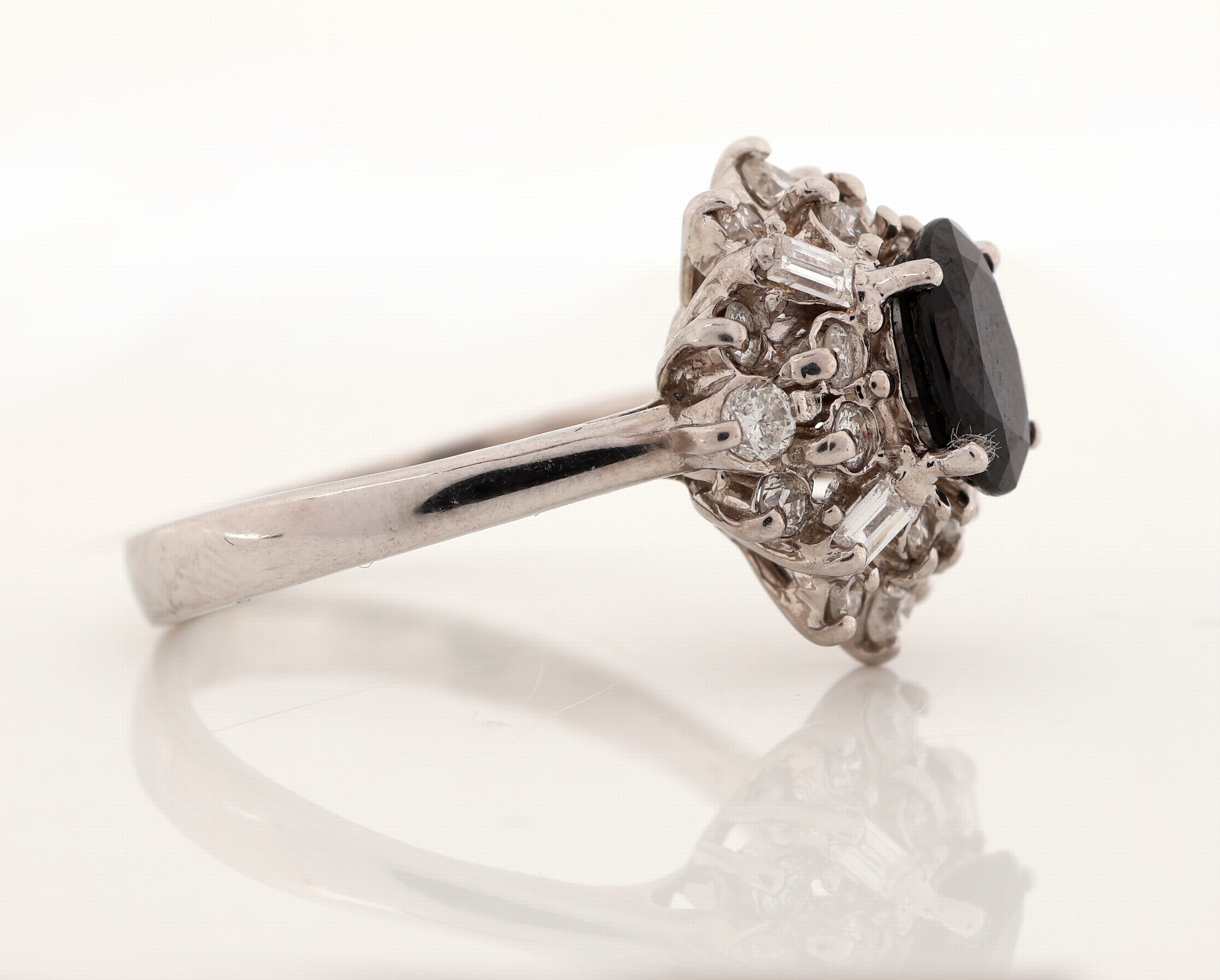 Detail b: 14 kt Gold Saphir-Diamant-Konvolut, WG 585/000, best. aus: Ring und Anhänger, 2 ovalfacett. Saphire zus. ca. 1.80 ct, 30 Brillanten und 4 ...
