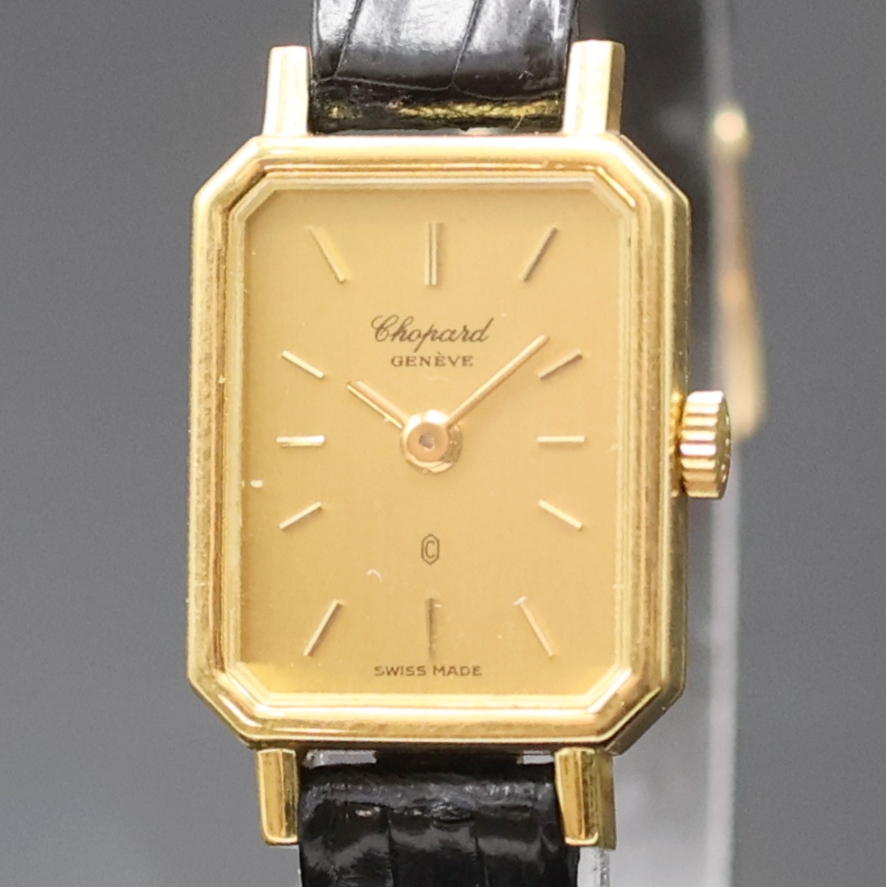 Detail a: CHOPARD Damenarmbanduhr in GG 750/000, Schweiz um 1975, quarz, Boden aufgedr., orig. Lederband m. verg. Dornschl., goldfarb. Zifferbl. m. gold. ...