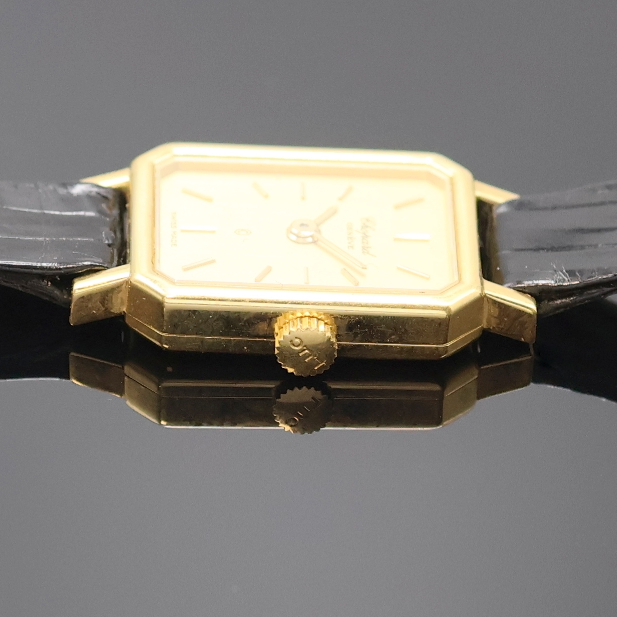 Detail c: CHOPARD Damenarmbanduhr in GG 750/000, Schweiz um 1975, quarz, Boden aufgedr., orig. Lederband m. verg. Dornschl., goldfarb. Zifferbl. m. gold. ...