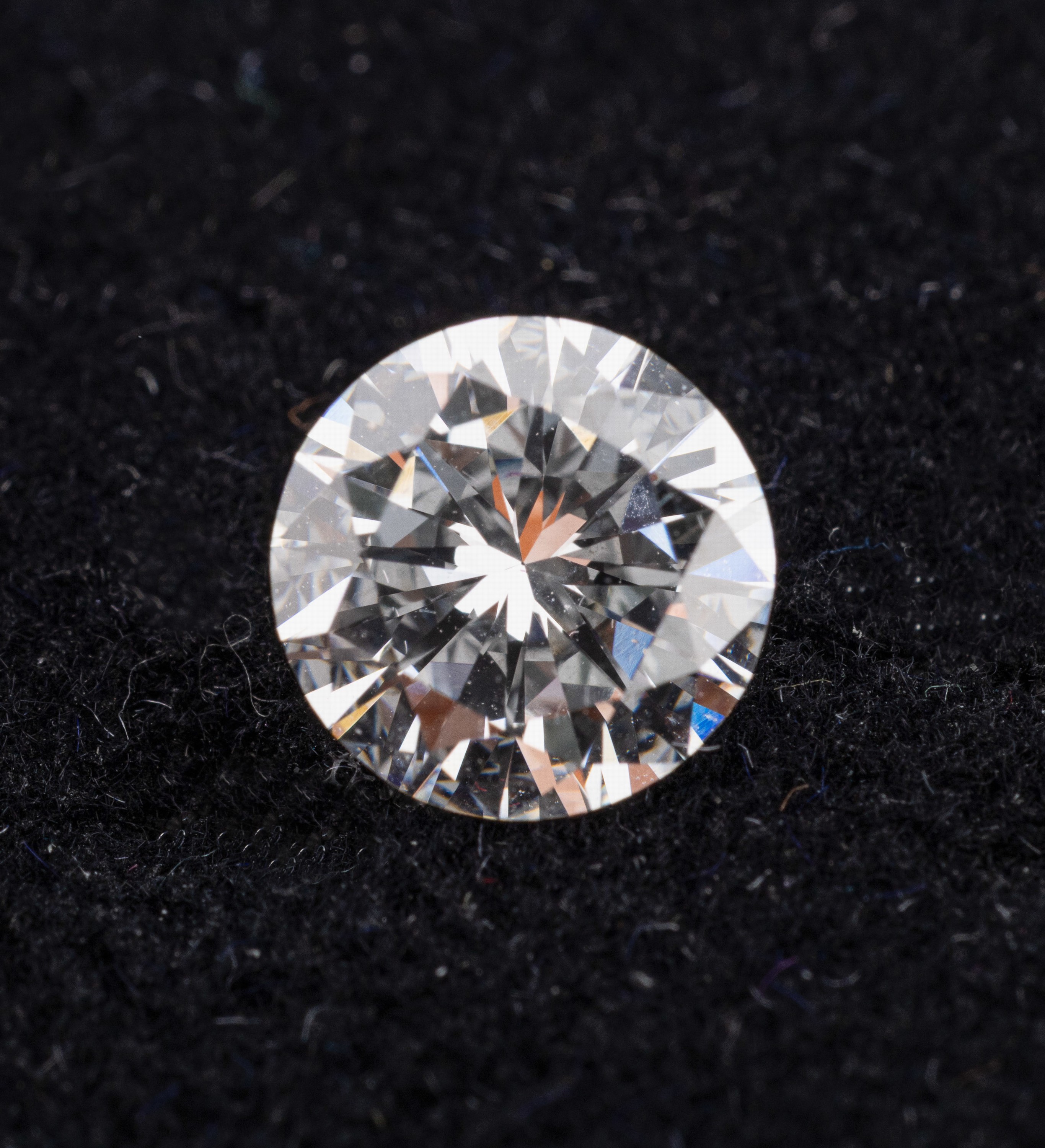 Detail c: Loser Brillant 1.197 ct hochfeines Weiß/lr ,6.86 x 6.92 x 4.09 mm, lt. Galia Expertise