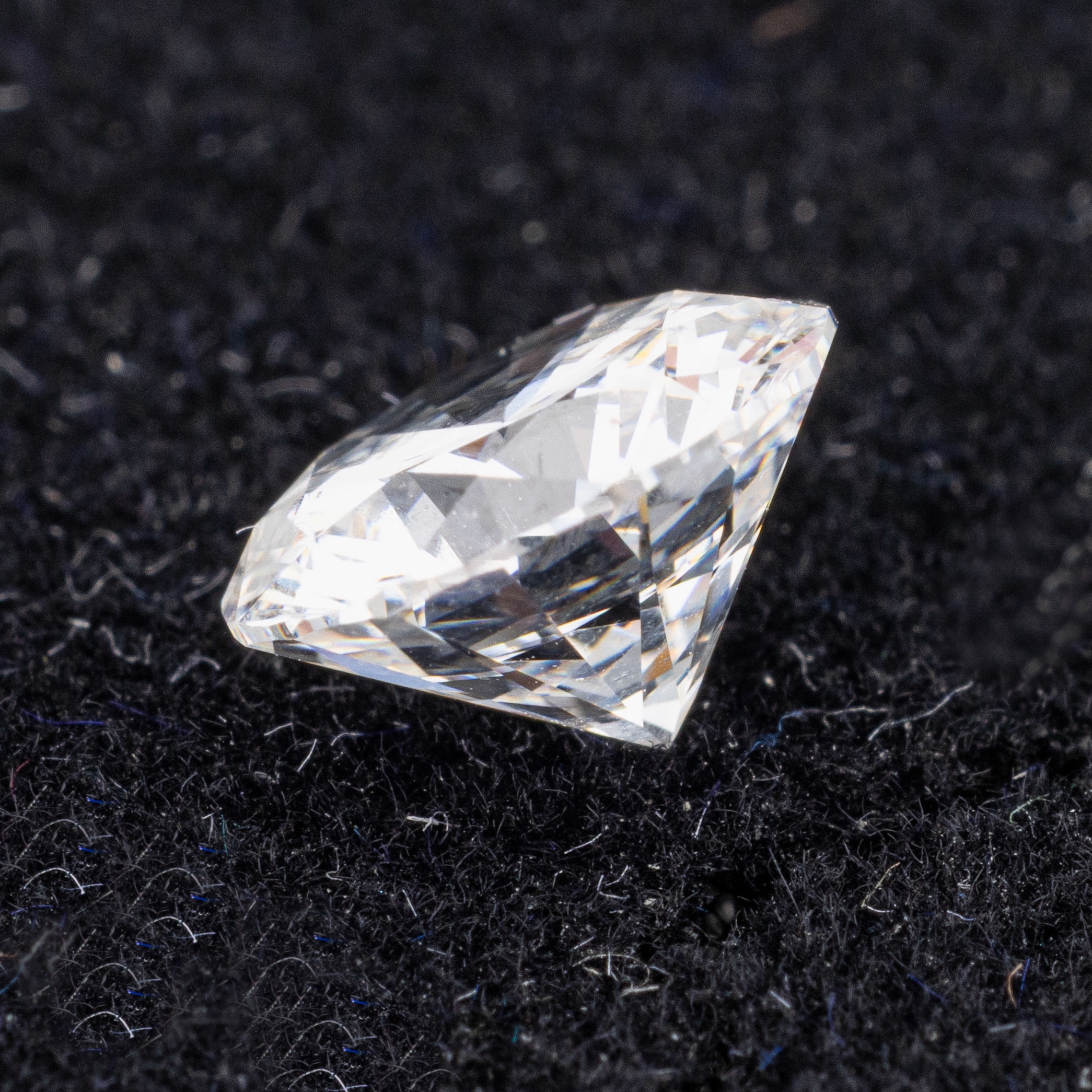 Detail d: Loser Brillant 1.197 ct hochfeines Weiß/lr ,6.86 x 6.92 x 4.09 mm, lt. Galia Expertise