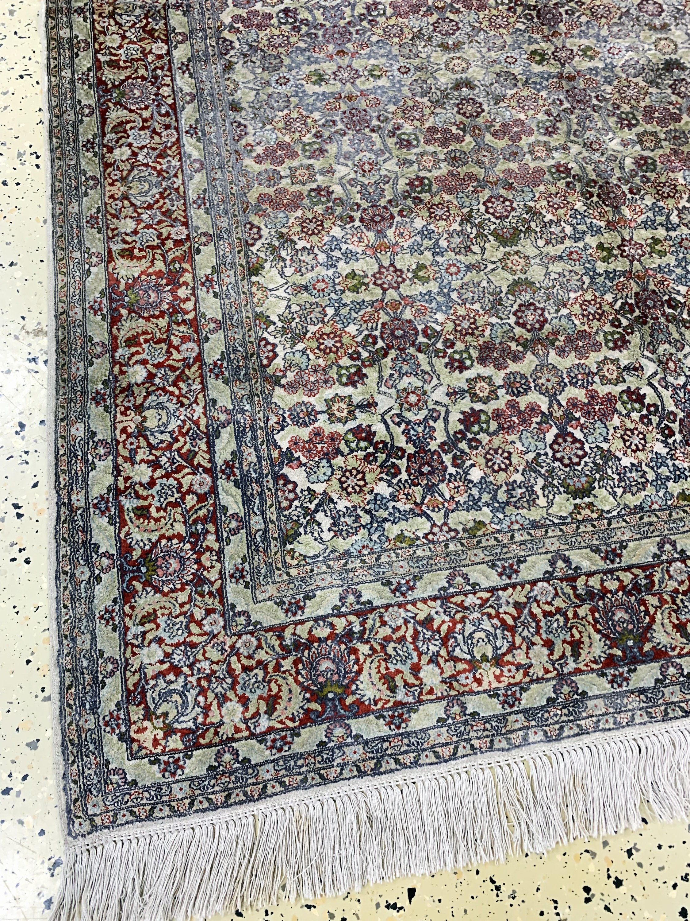 Detail b: Hereke Seide fein, China, Ende 20.Jhd, reine Naturseide, ca. 185 x 125 cm, Reinigungsbedürftig, EHZ: 2