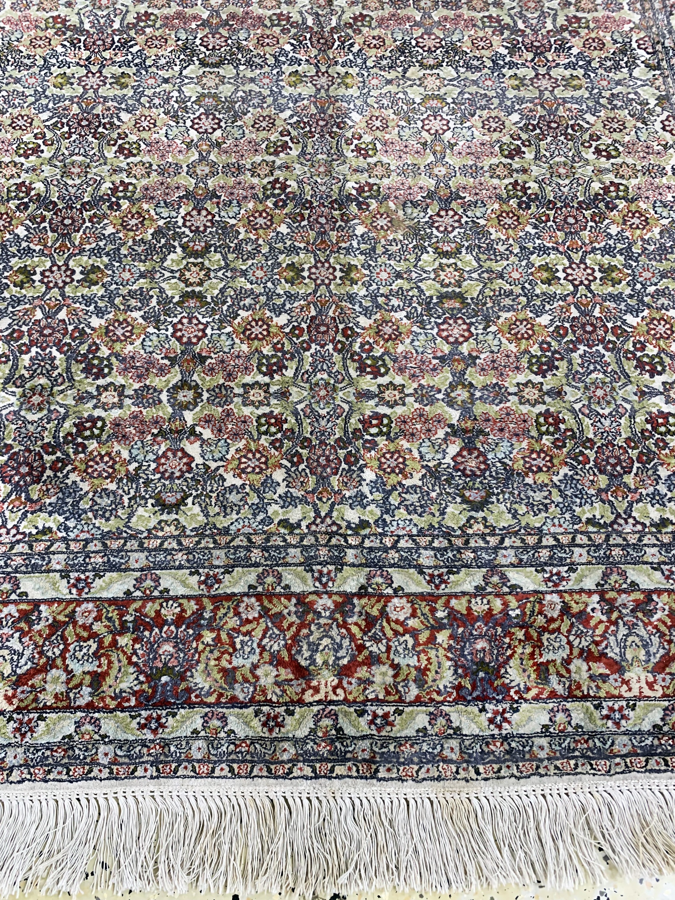 Detail f: Hereke Seide fein, China, Ende 20.Jhd, reine Naturseide, ca. 185 x 125 cm, Reinigungsbedürftig, EHZ: 2