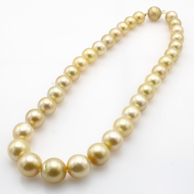 26966603b - Collier aus Südseezuchtperlen und Brillanten, Kugelschl. GG 750/000 mattiert und ...