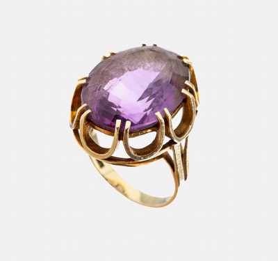 Image 26966656 - 14 kt Gold Amethyst-Ring, 1940er Jahre, GG ovalfacett. Amethyst, volutenförmige ...
