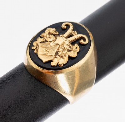 Image 26966659 - 14 kt Gold Onyx-Siegelring, GG 585/000, ovale Onyxeinlage mit aufgelegtem Wappen aus ...